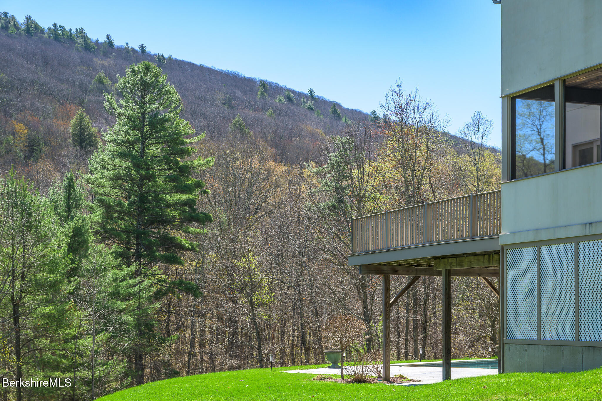 83 Maple Hill Rd
