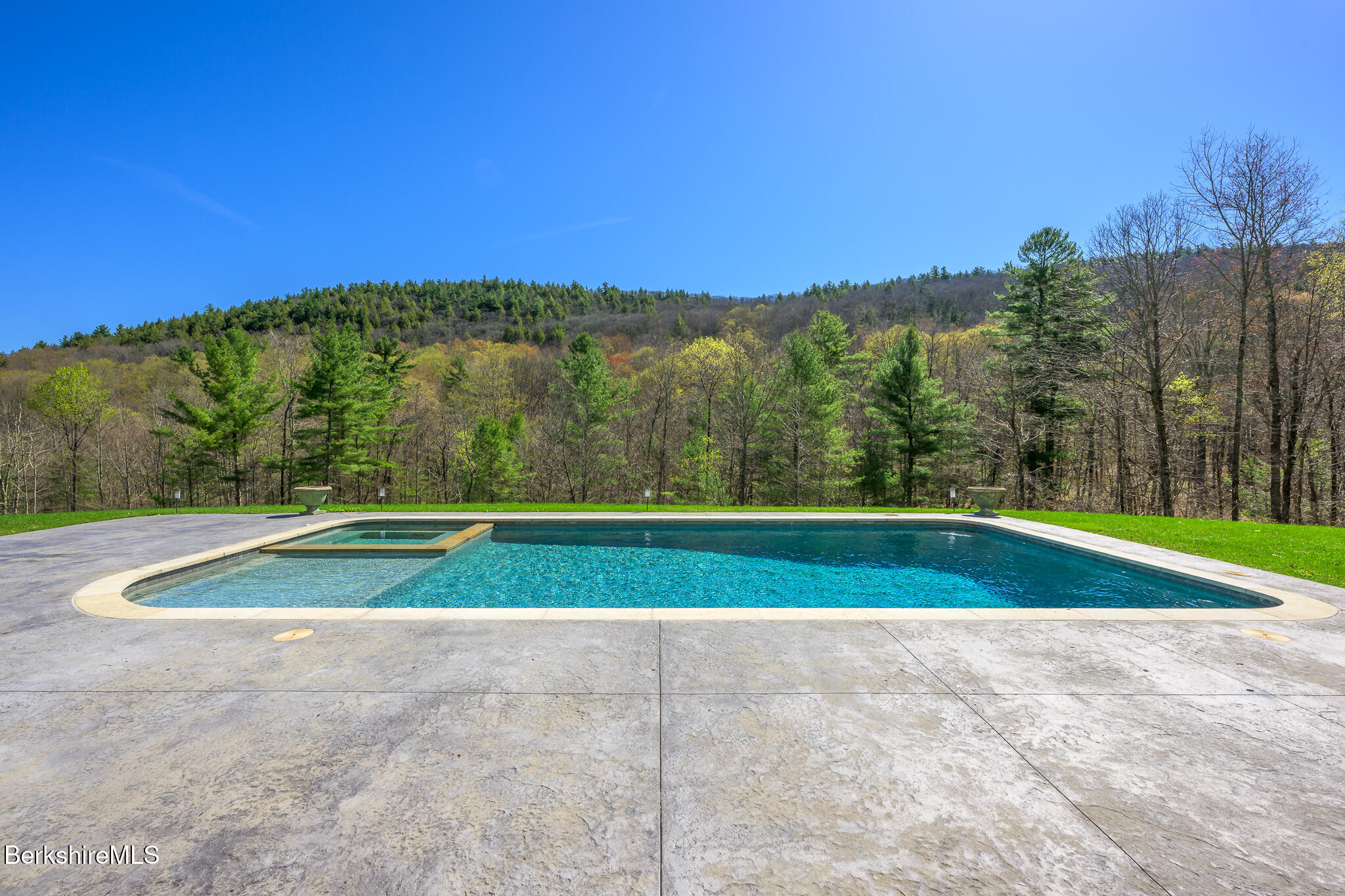 83 Maple Hill Rd