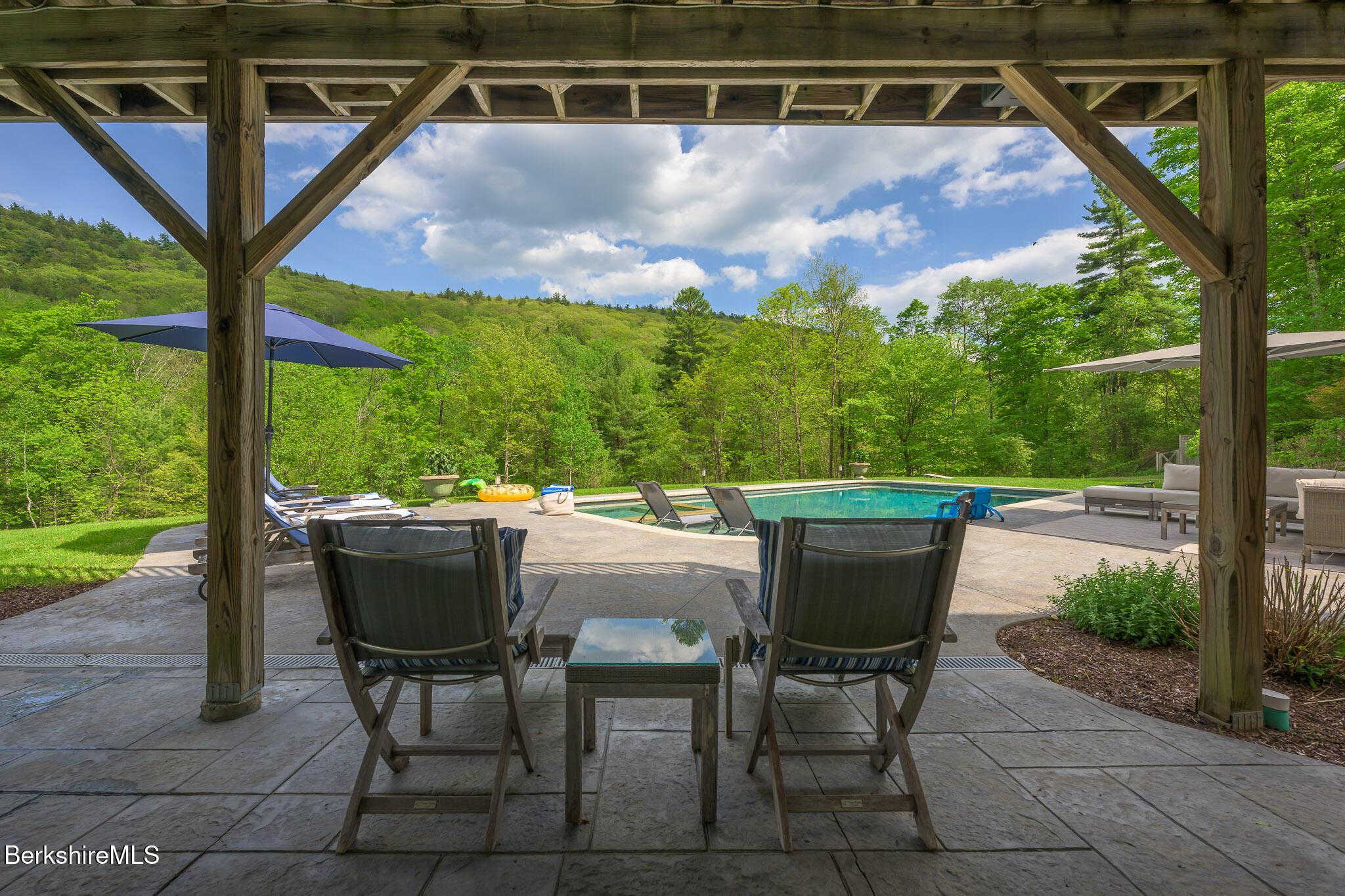 83 Maple Hill Rd