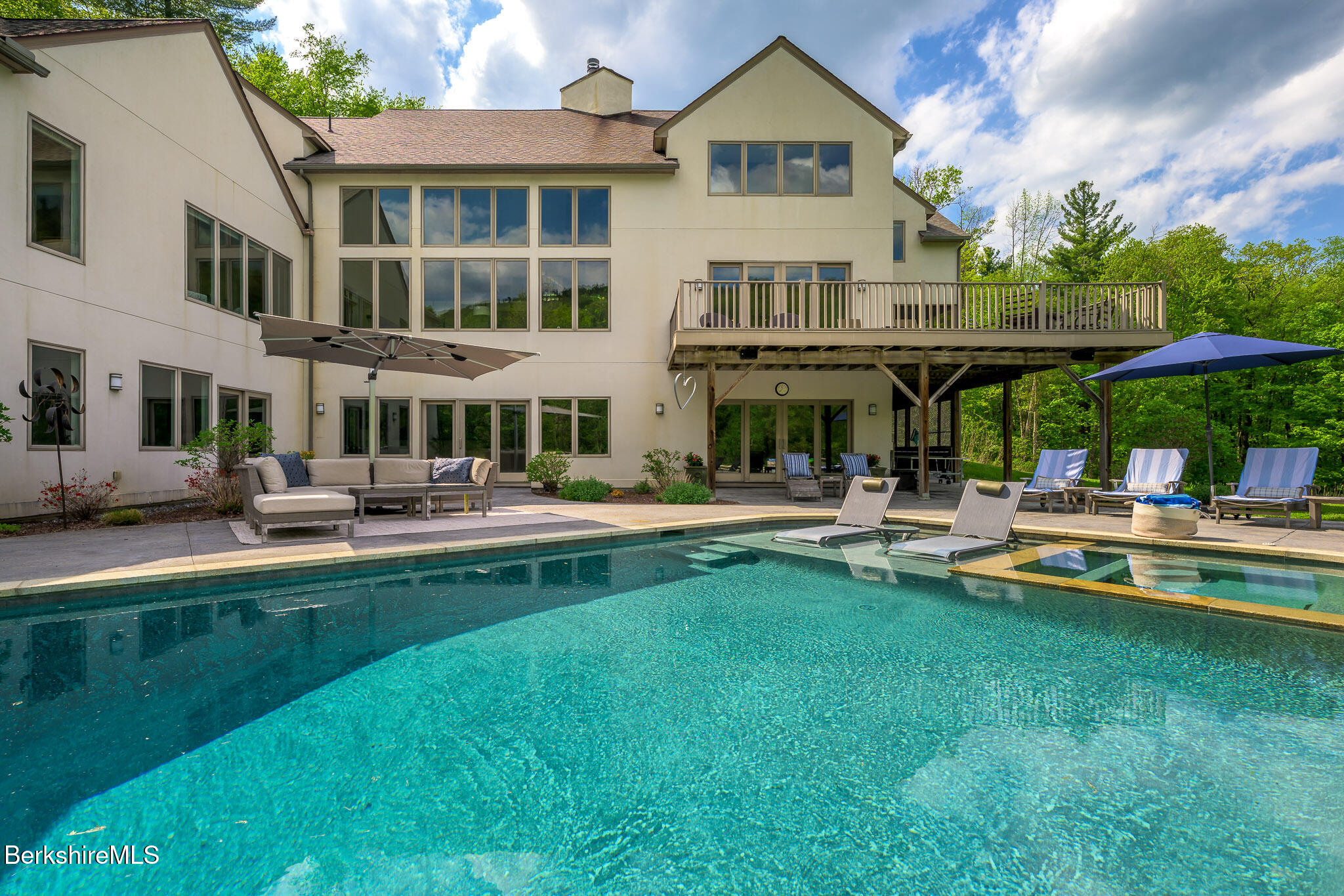 83 Maple Hill Rd
