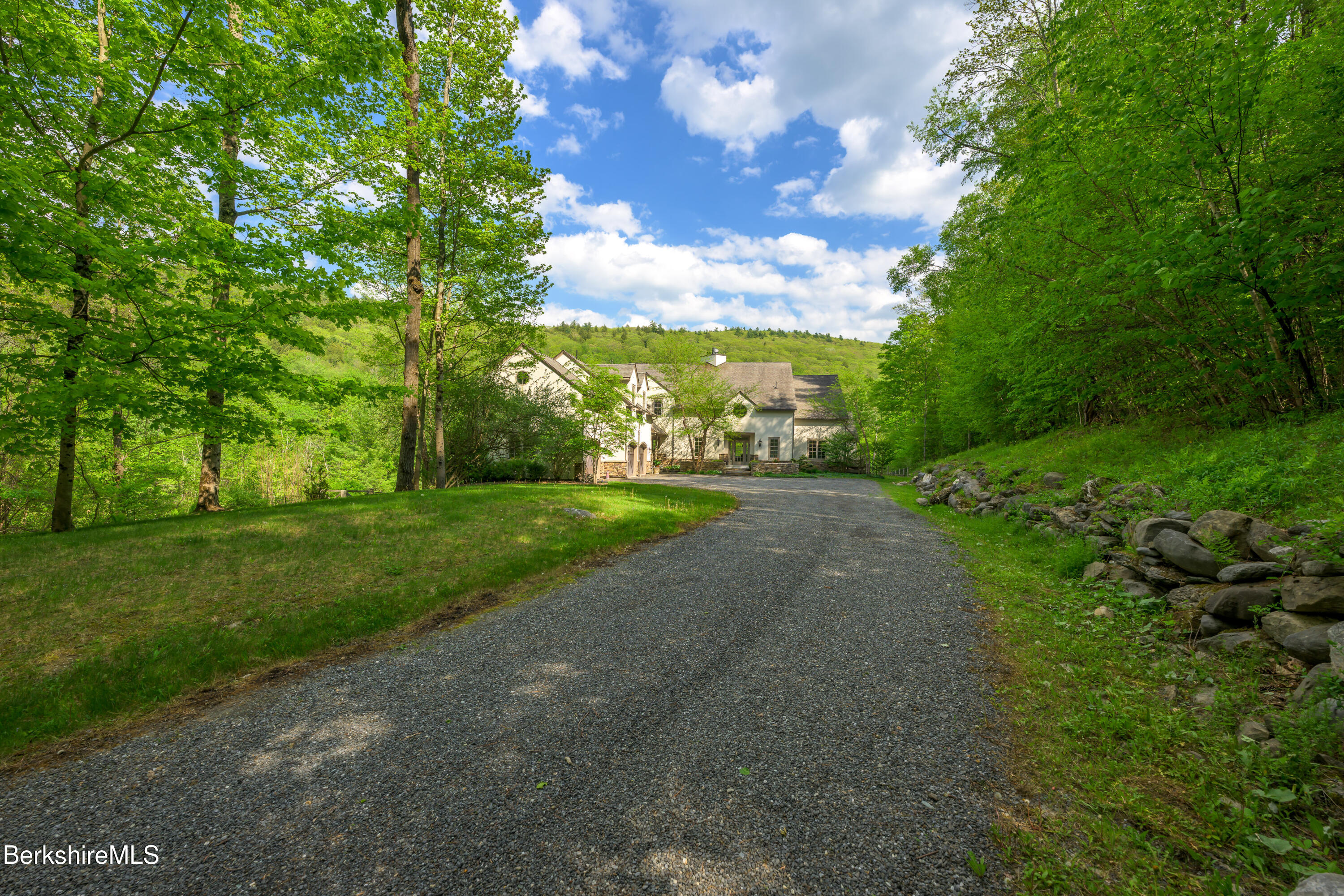 83 Maple Hill Rd