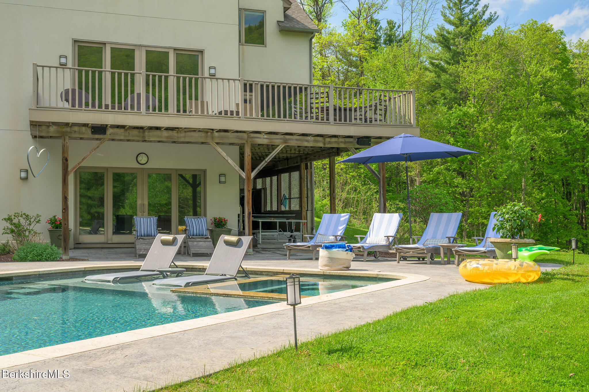 83 Maple Hill Rd