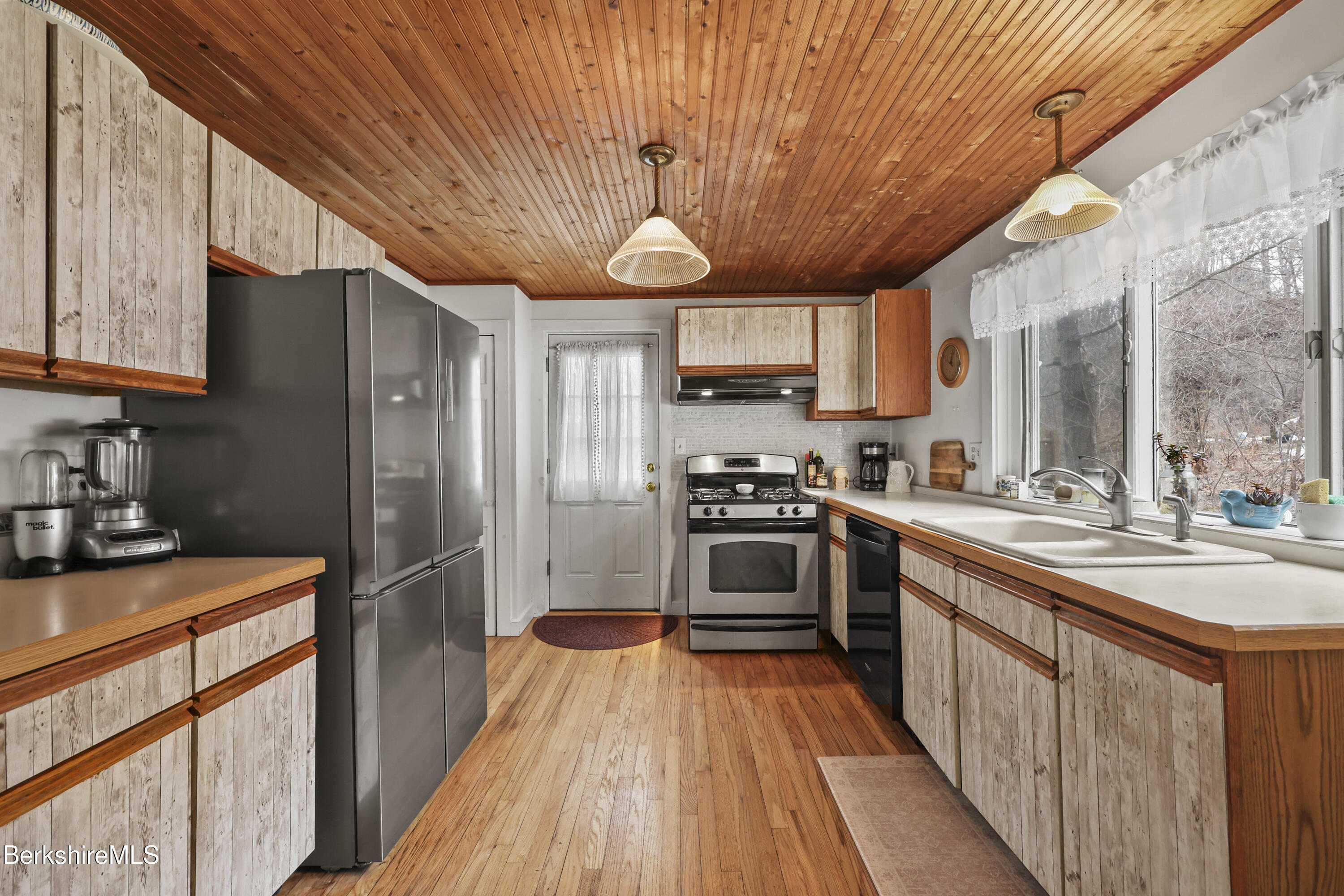 3 Van Schaack Rd
