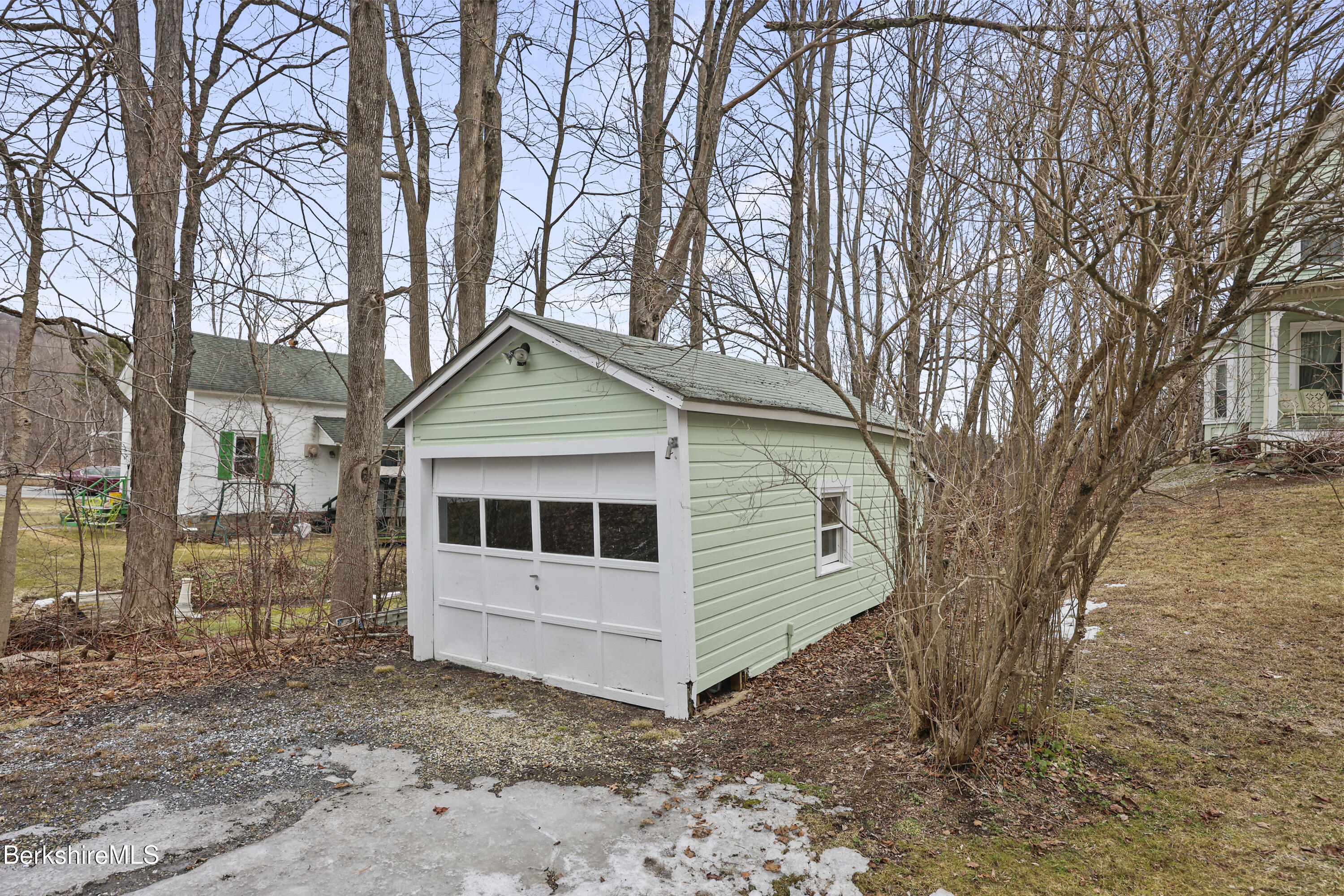 3 Van Schaack Rd