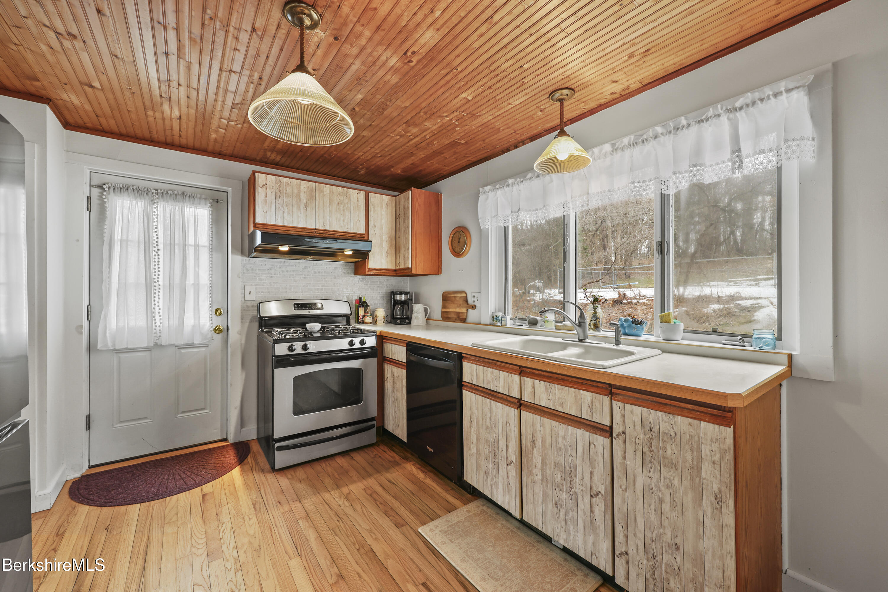 3 Van Schaack Rd