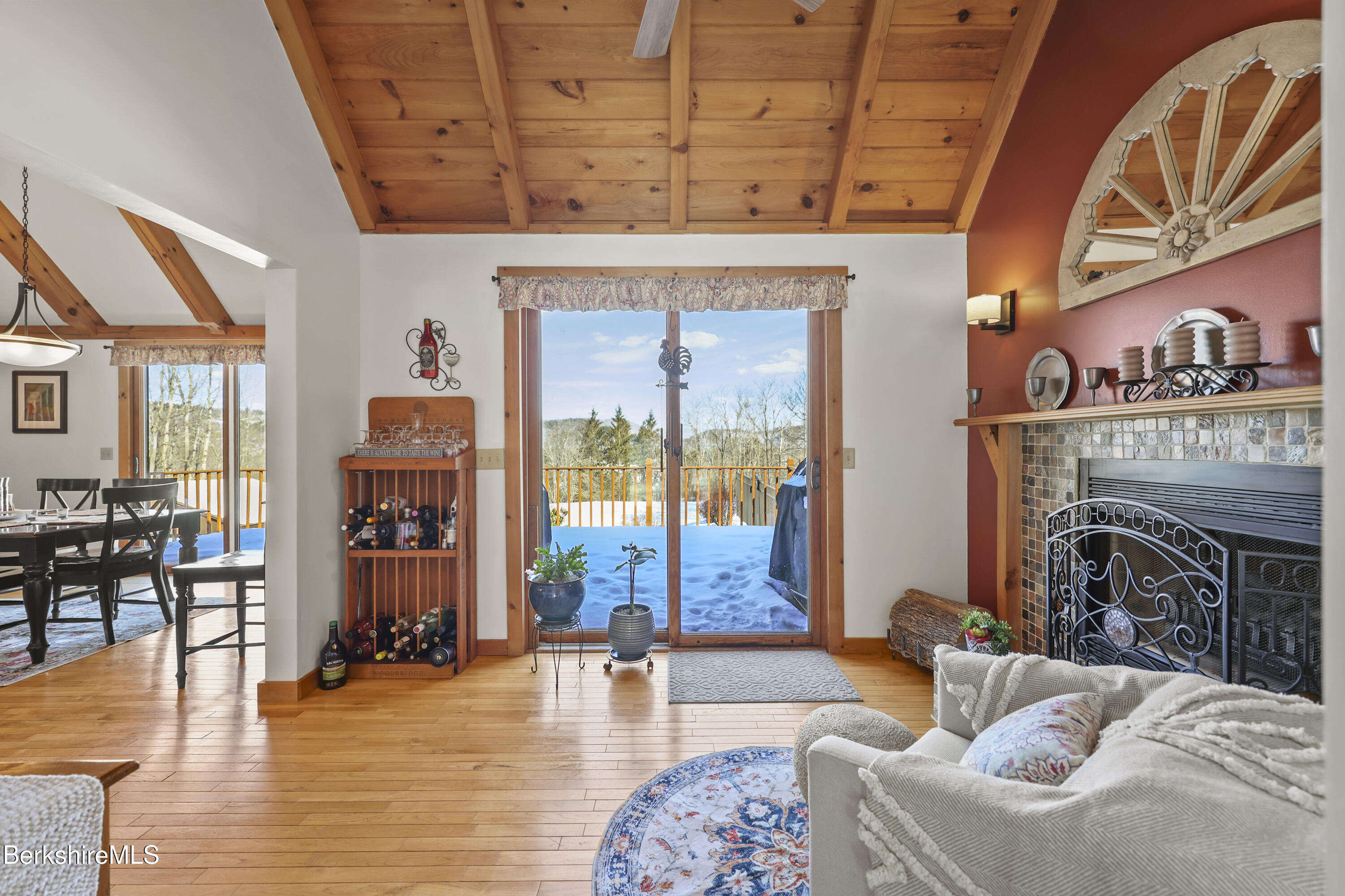 65 Johnny Cake Hill Rd