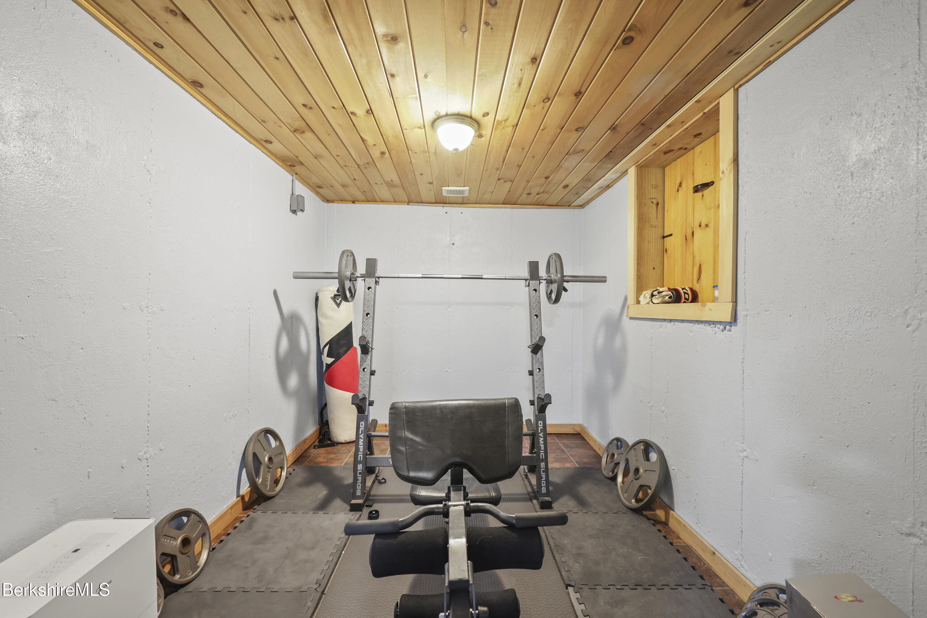 65 Johnny Cake Hill Rd