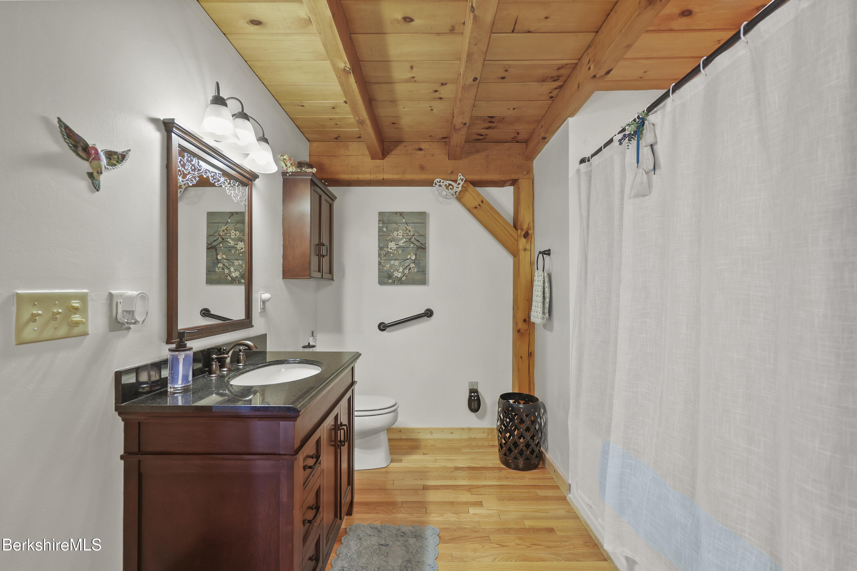 65 Johnny Cake Hill Rd