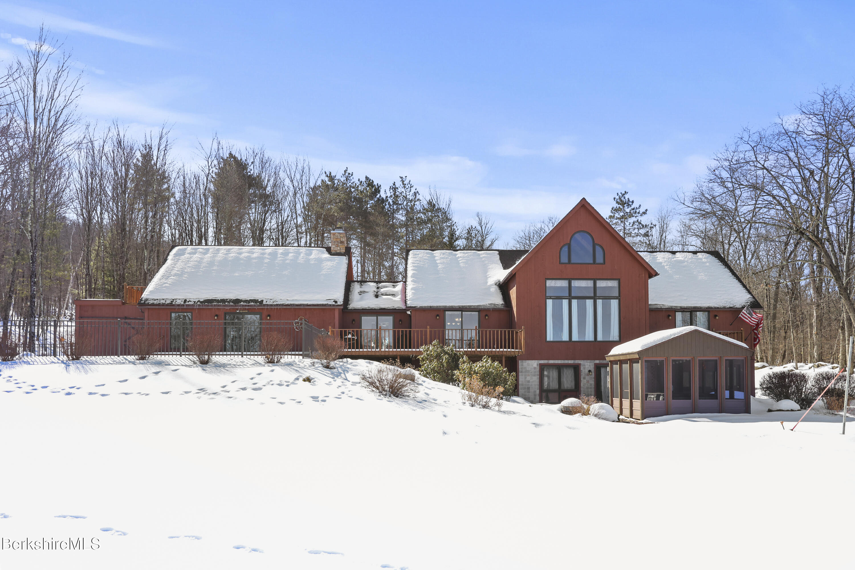 65 Johnny Cake Hill Rd