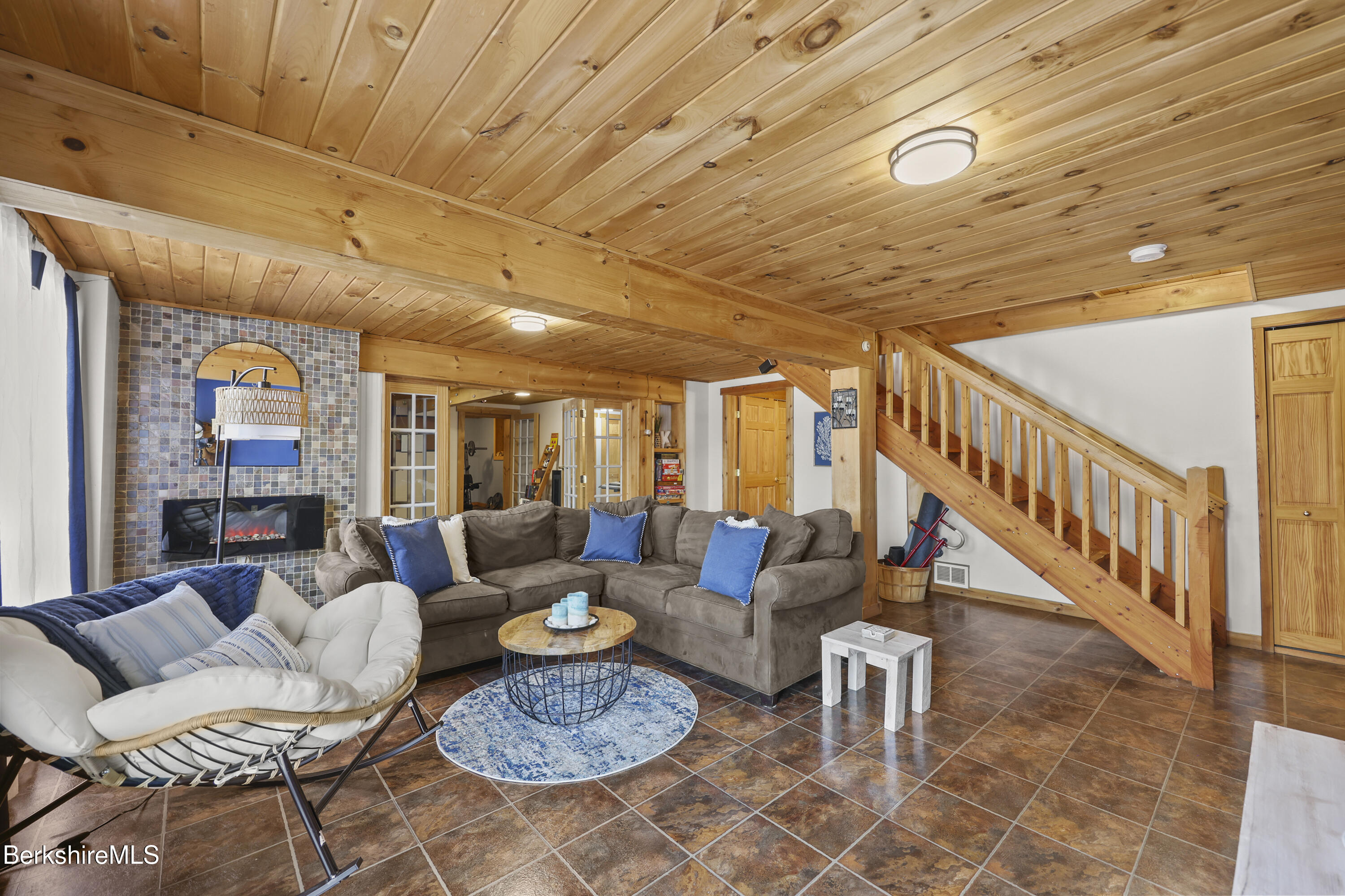 65 Johnny Cake Hill Rd