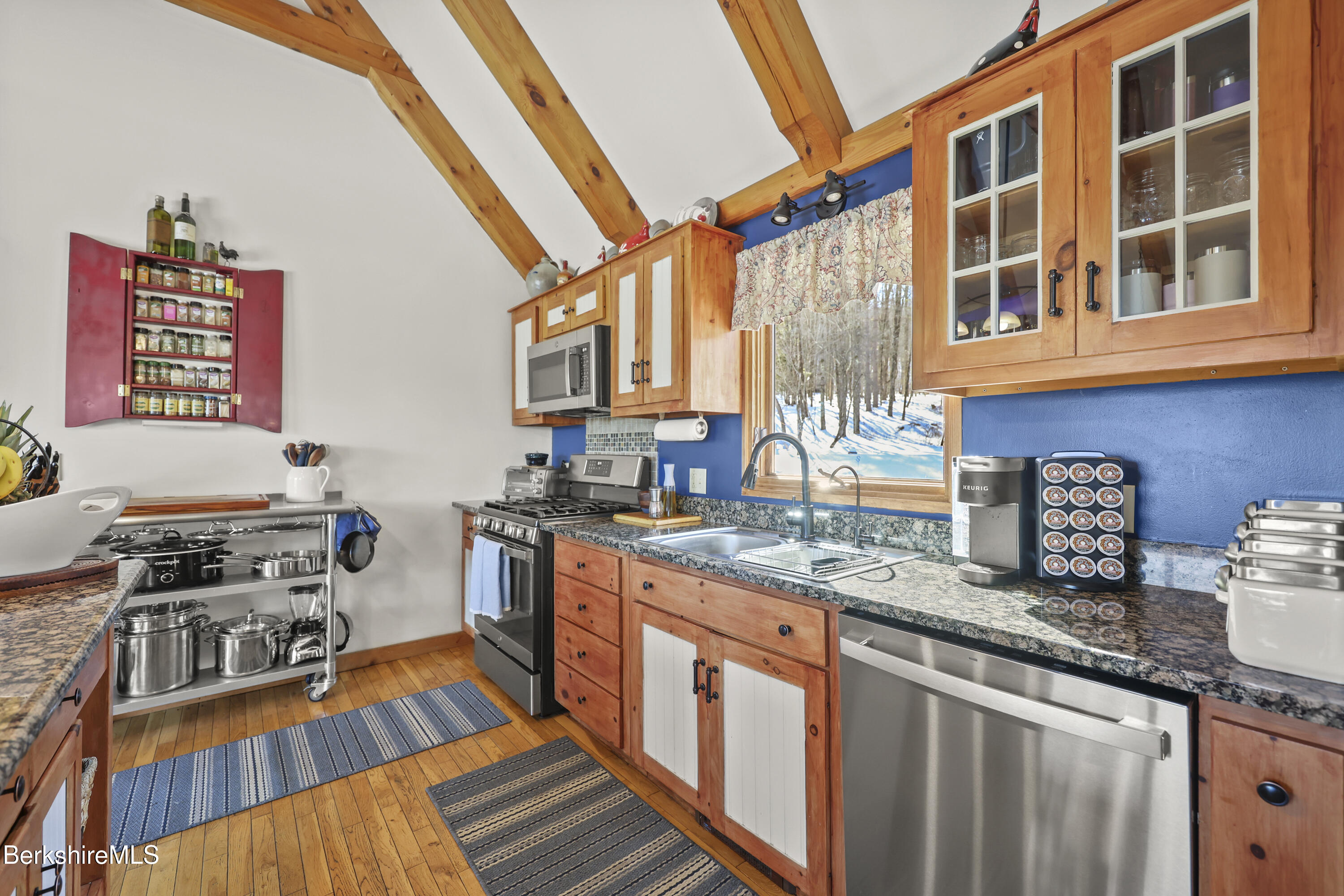 65 Johnny Cake Hill Rd