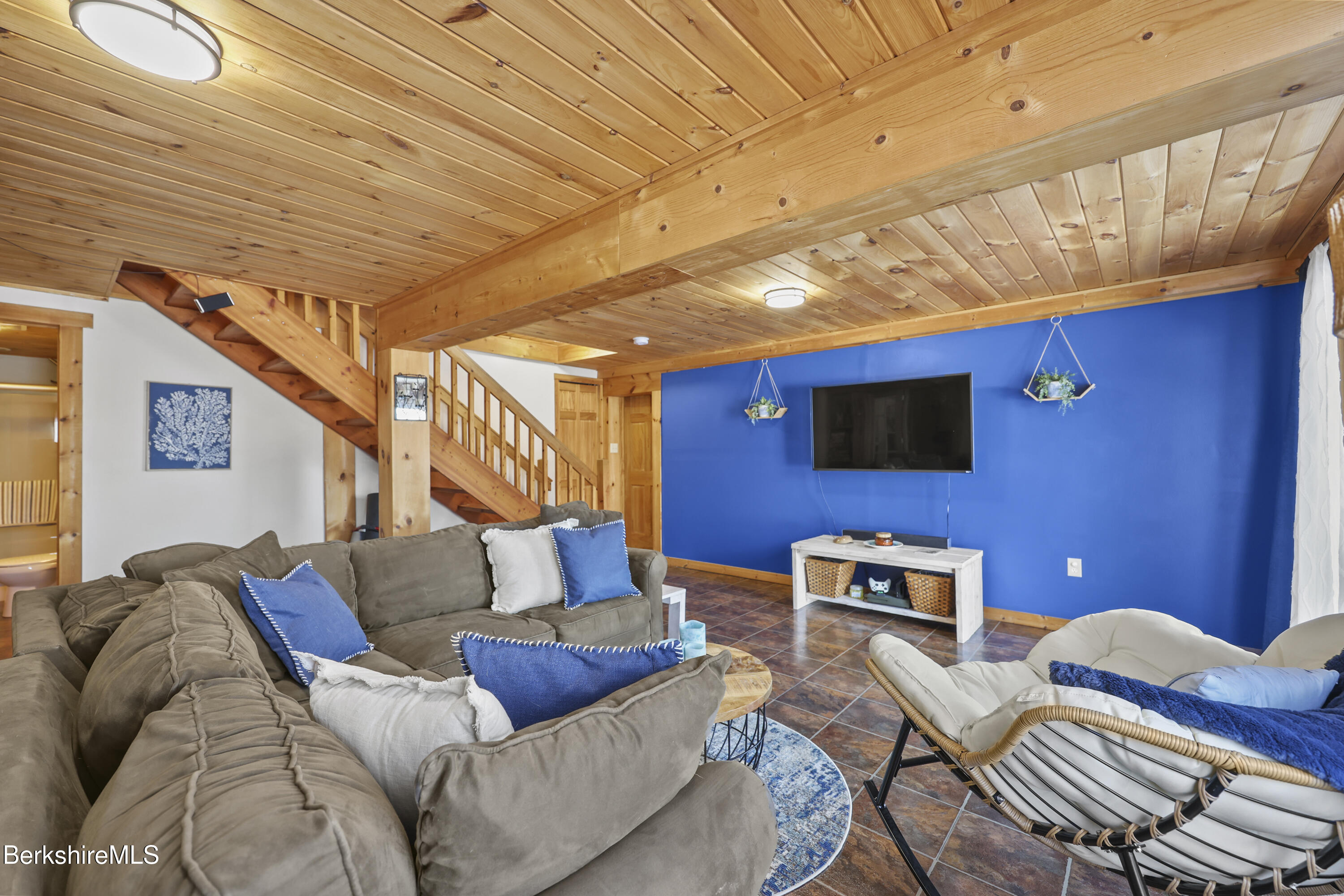 65 Johnny Cake Hill Rd