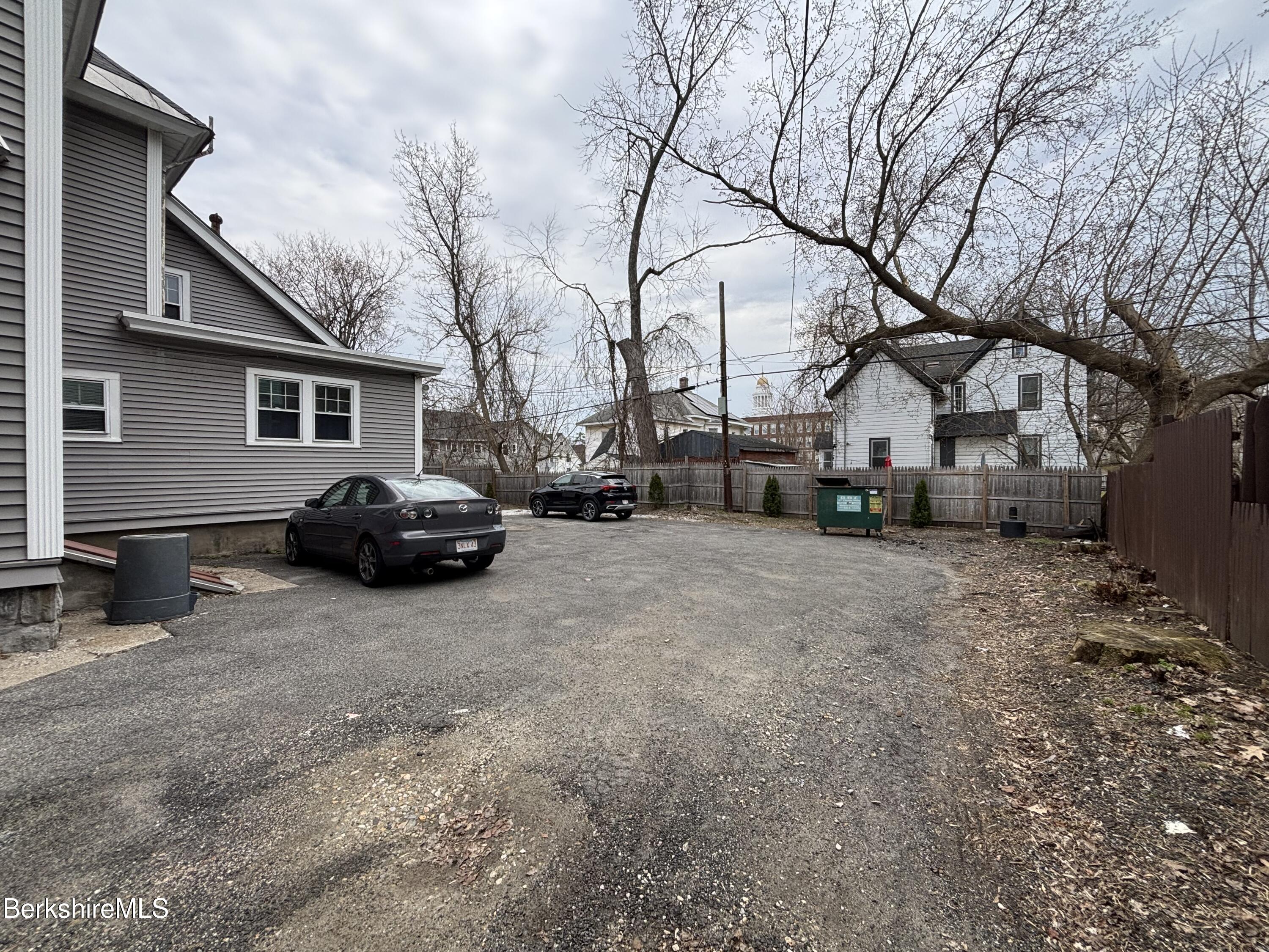 31 Bartlett Ave