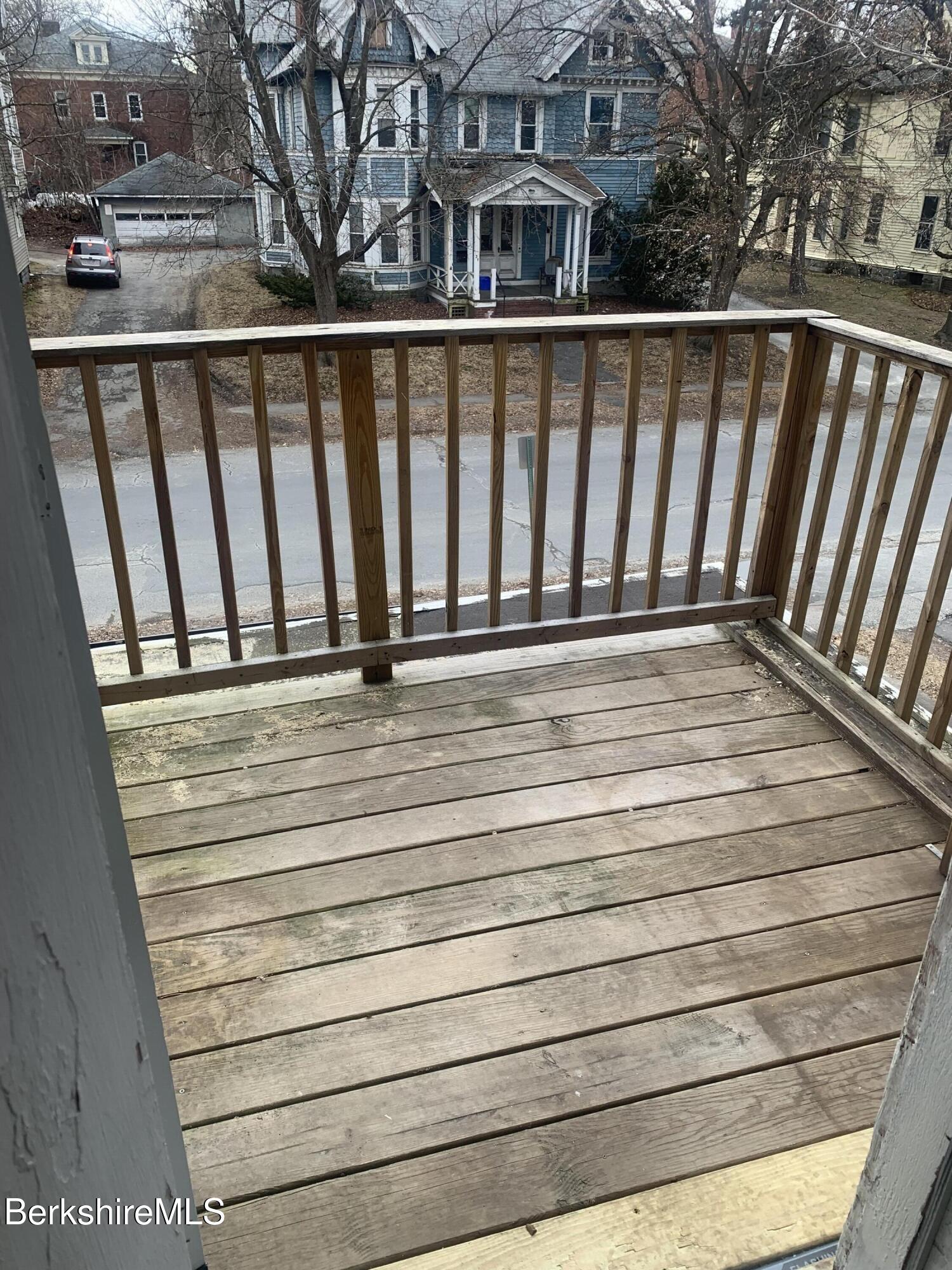 31 Bartlett Ave