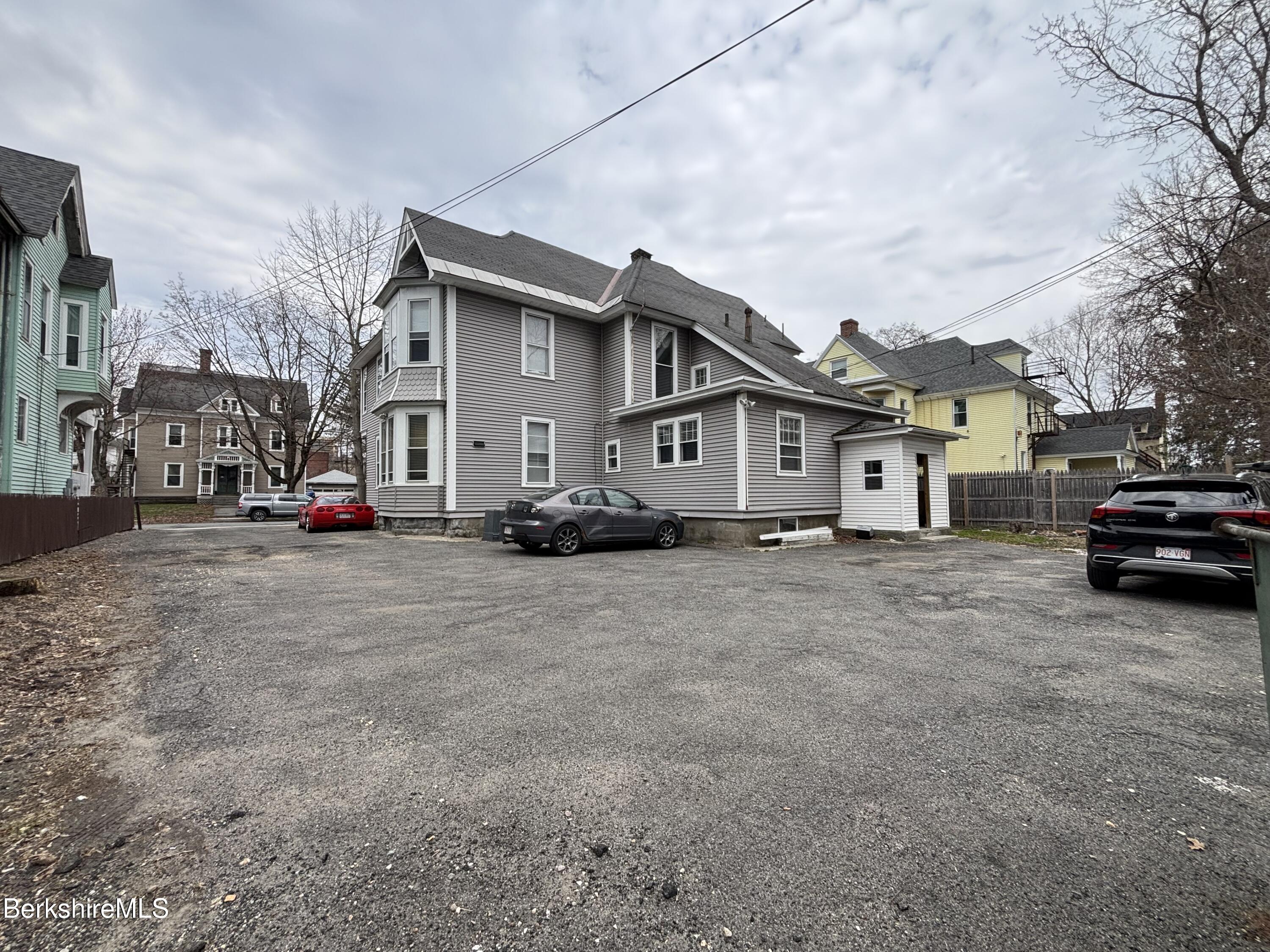 31 Bartlett Ave