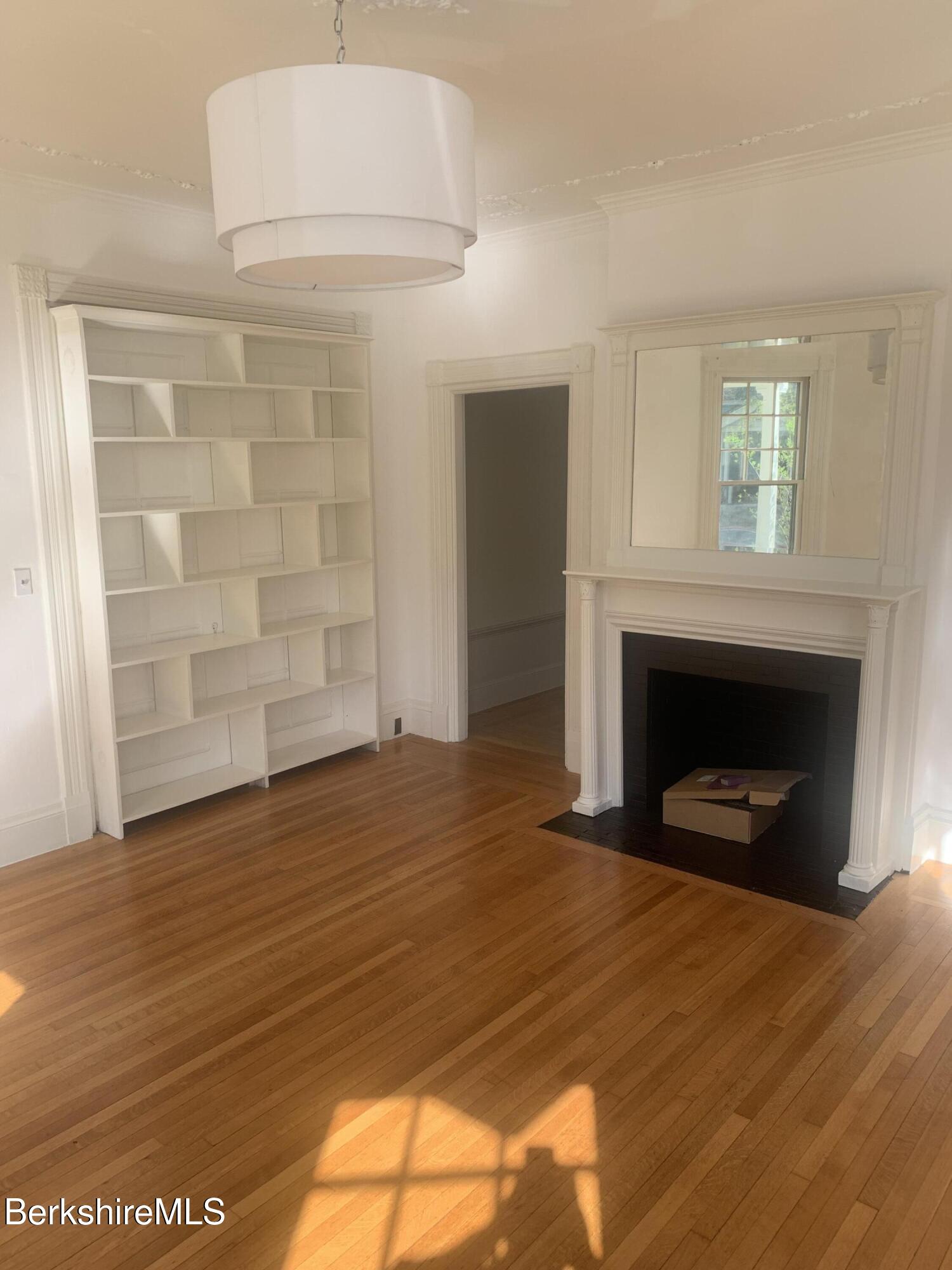 31 Bartlett Ave