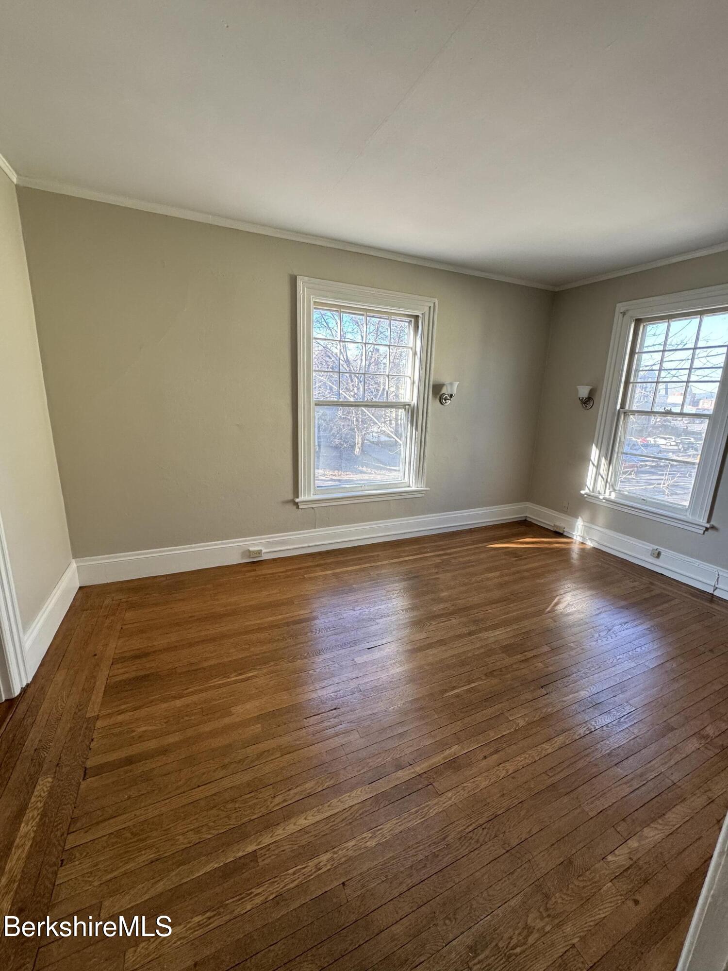 31 Bartlett Ave