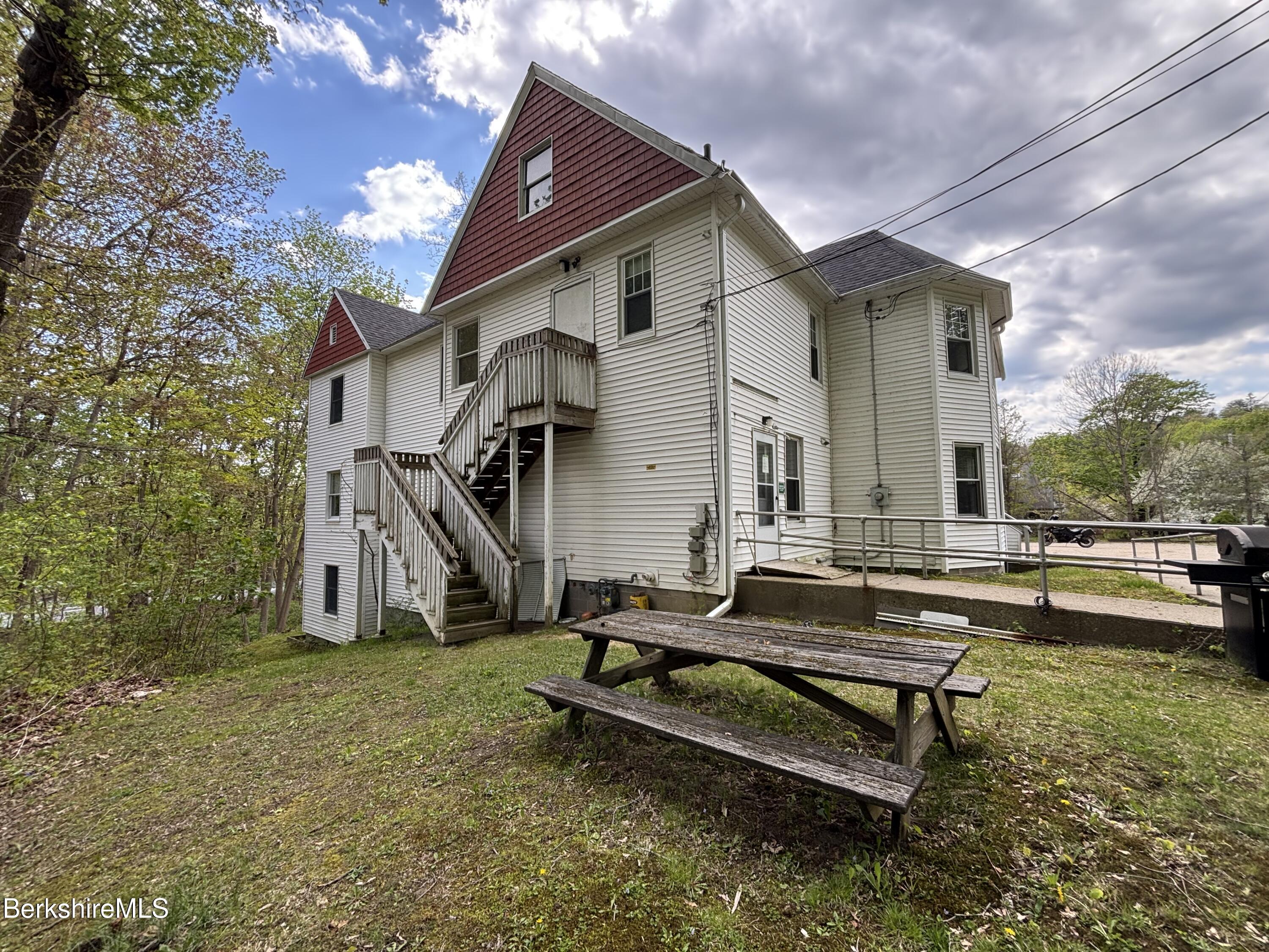 60 Cottage St