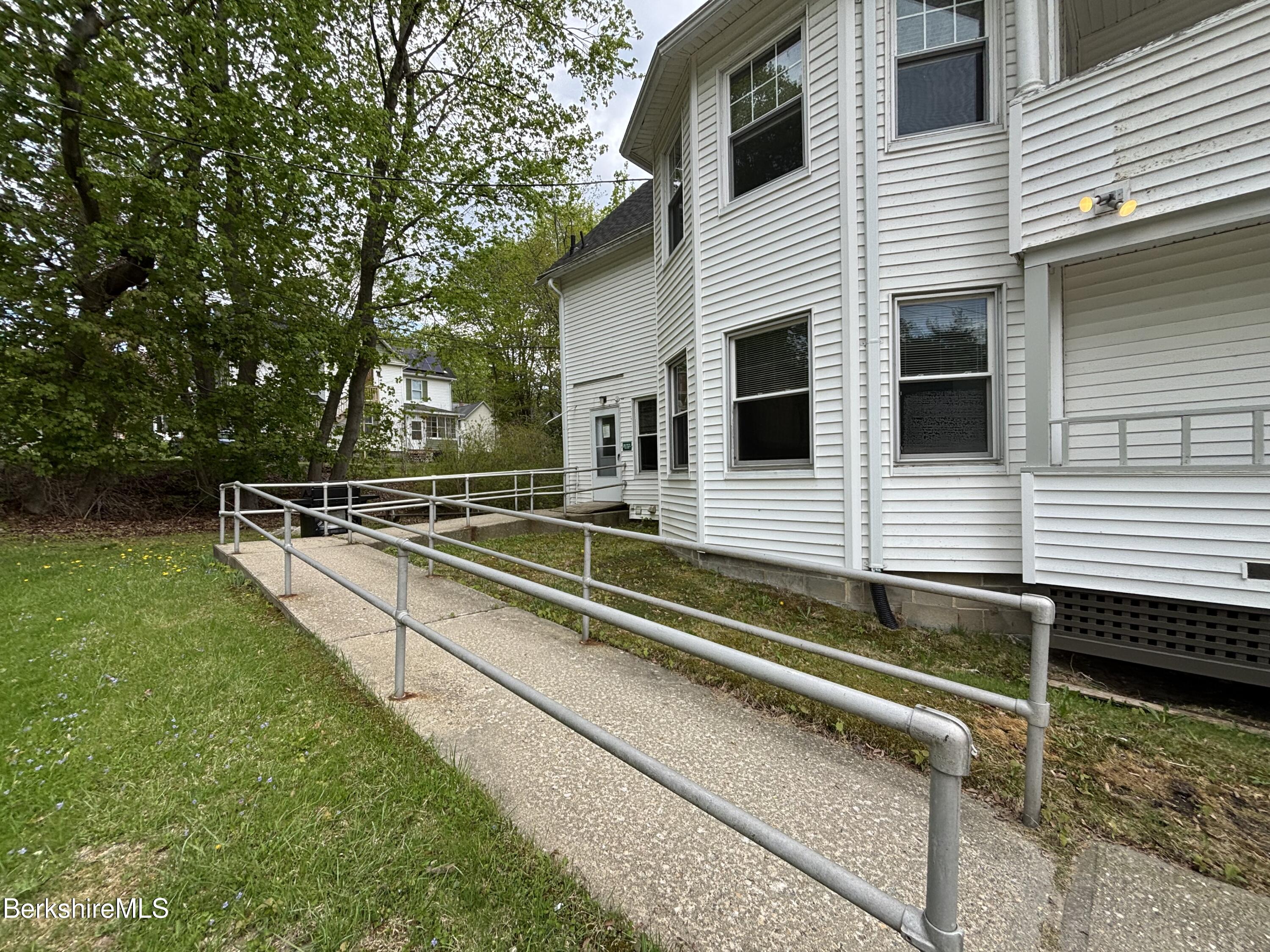 60 Cottage St