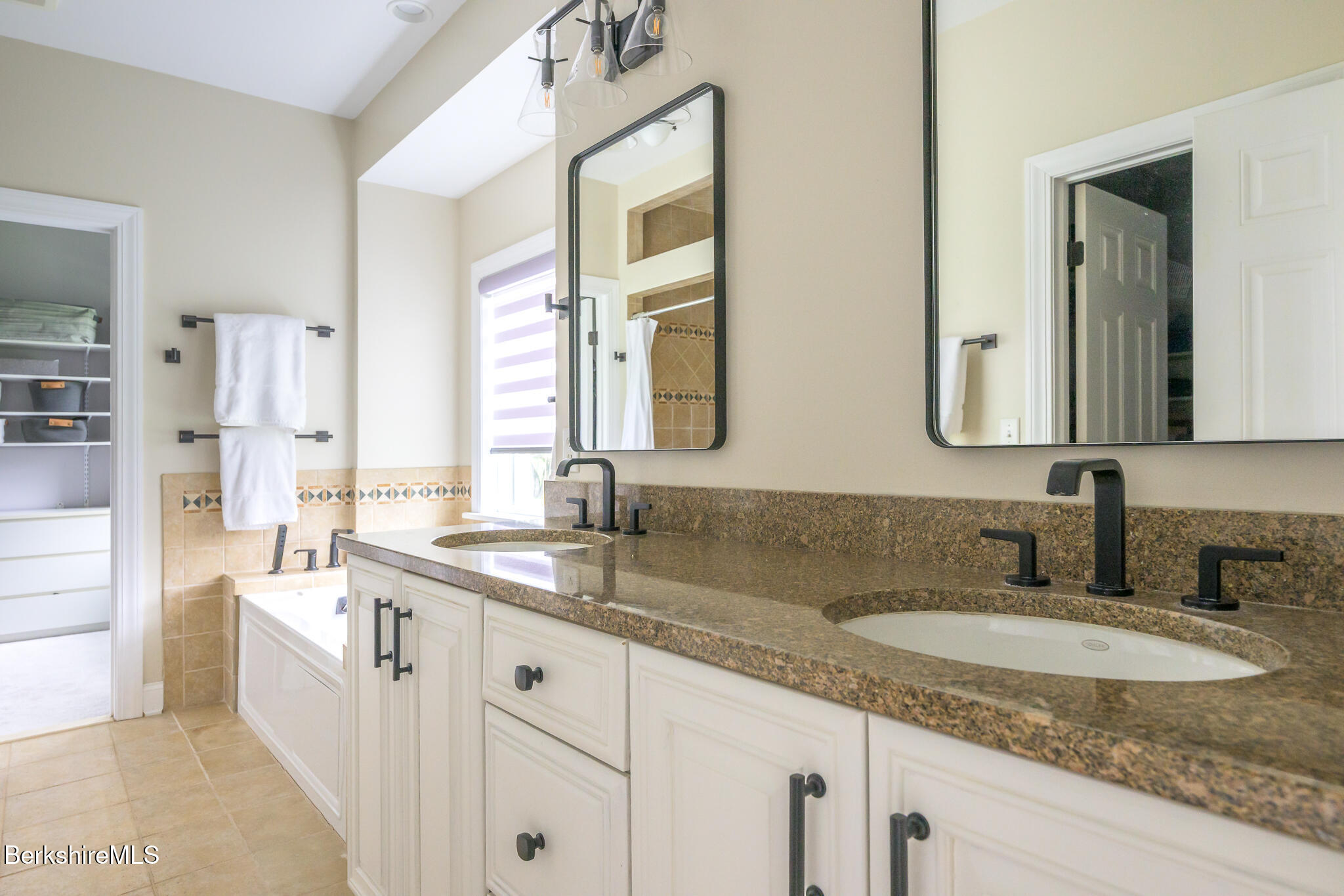 5 Silver Mine Ln