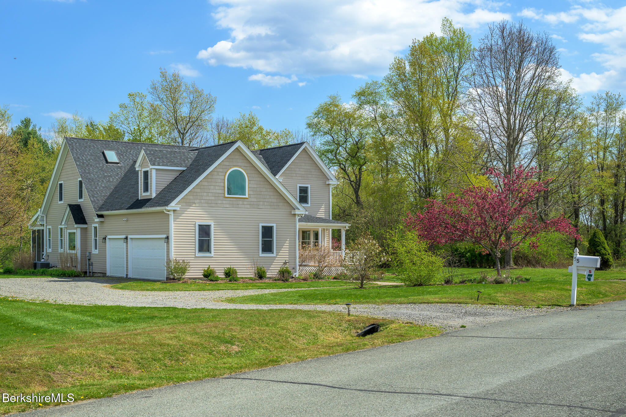 5 Silver Mine Ln