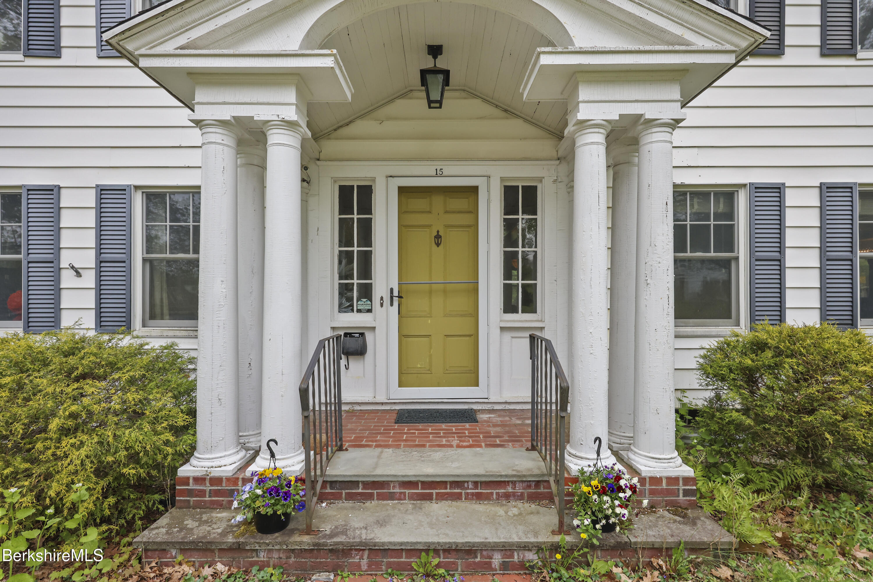15 Kenilworth St