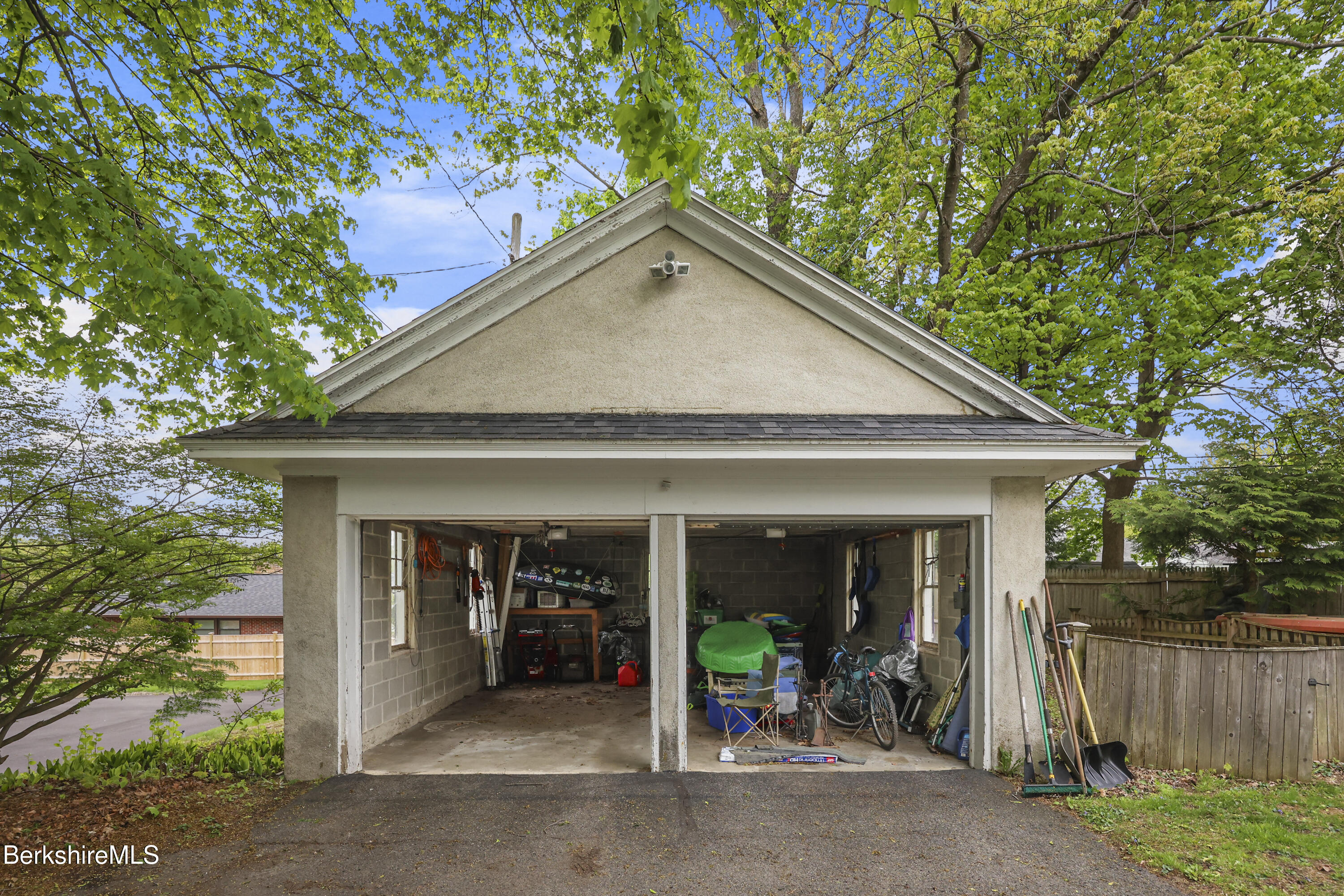 15 Kenilworth St