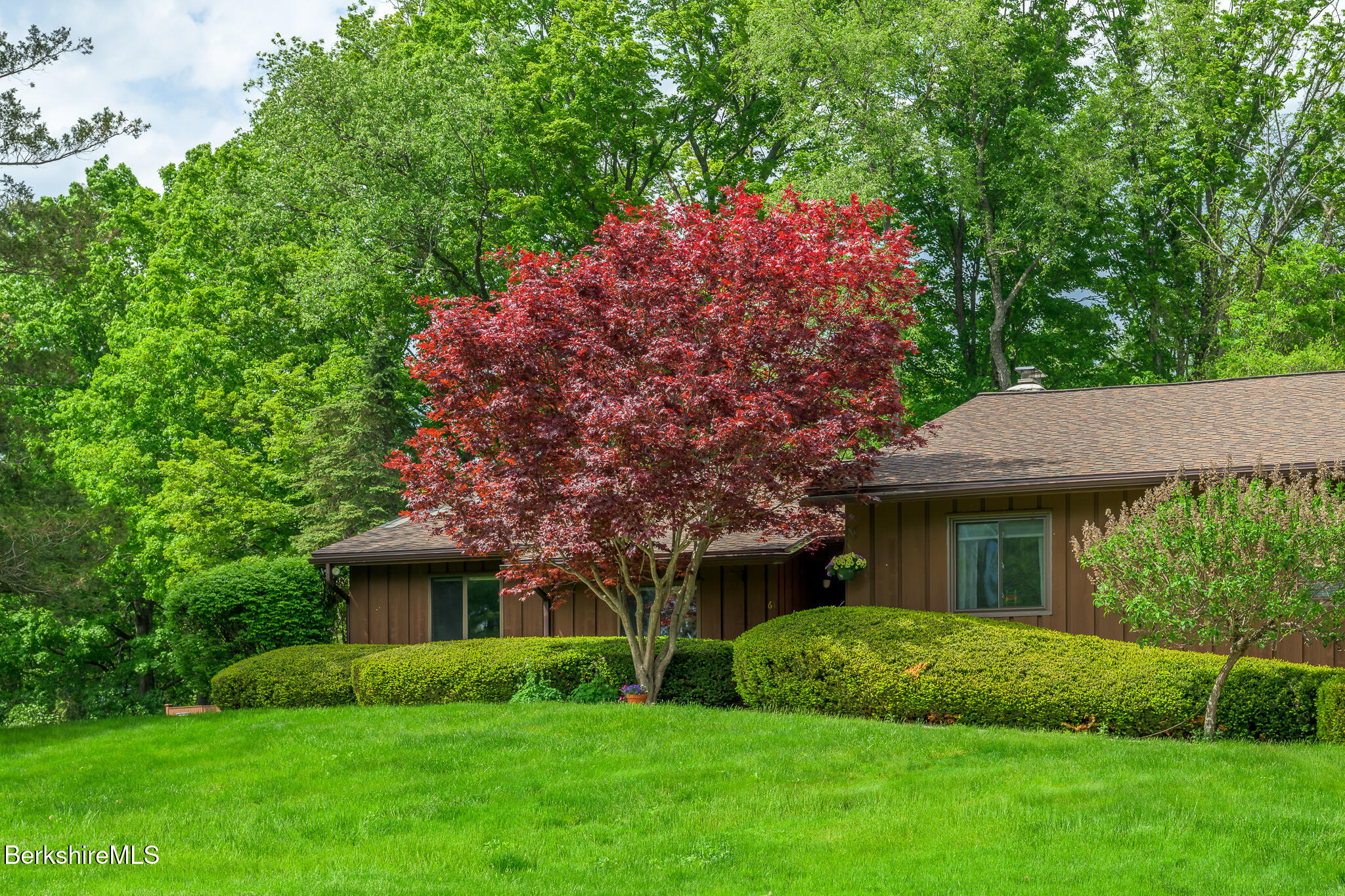 64 Churchill Crest