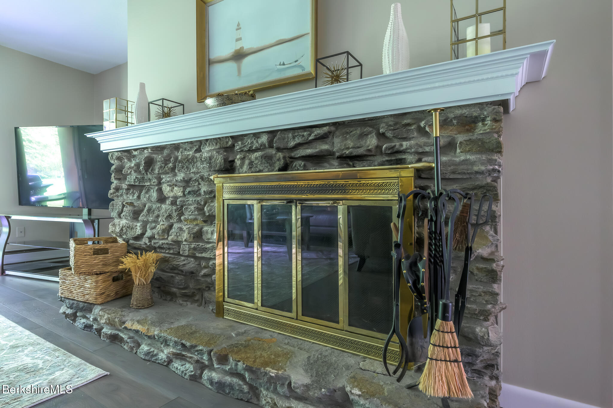 64 Churchill Crest