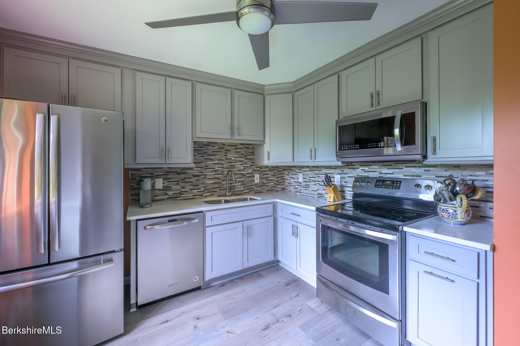 64 Churchill Crest