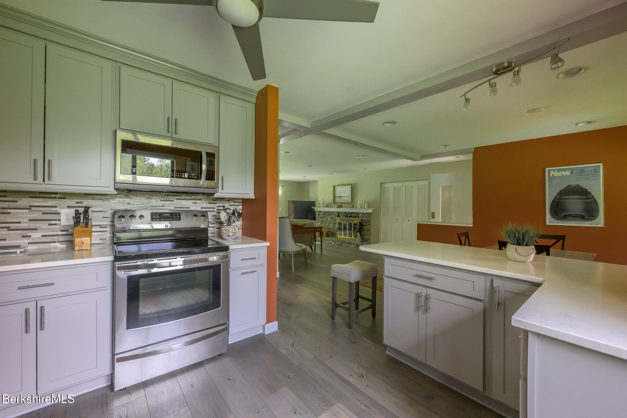 64 Churchill Crest