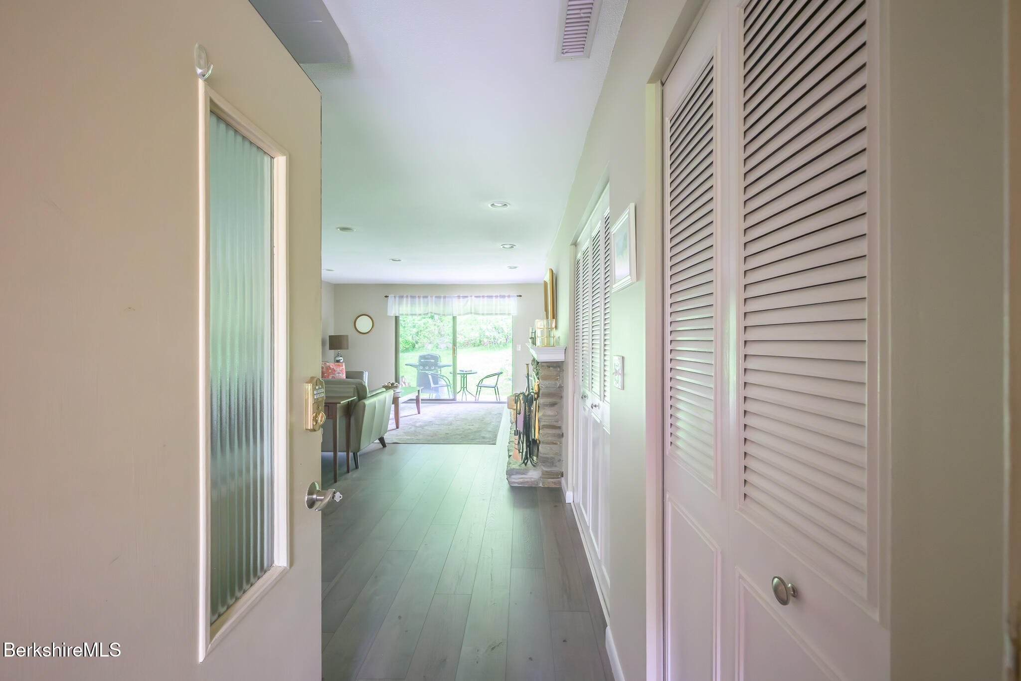 64 Churchill Crest