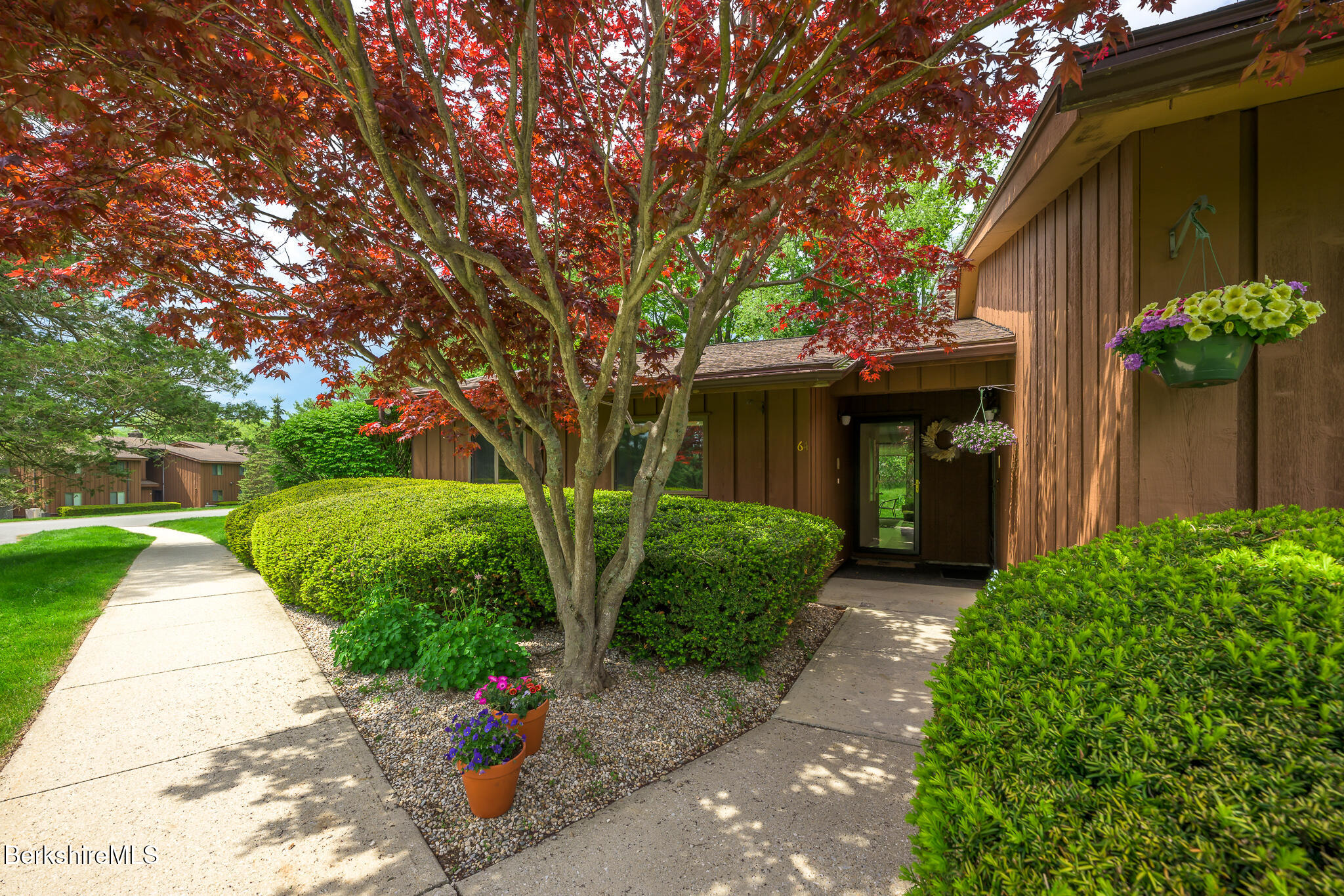 64 Churchill Crest