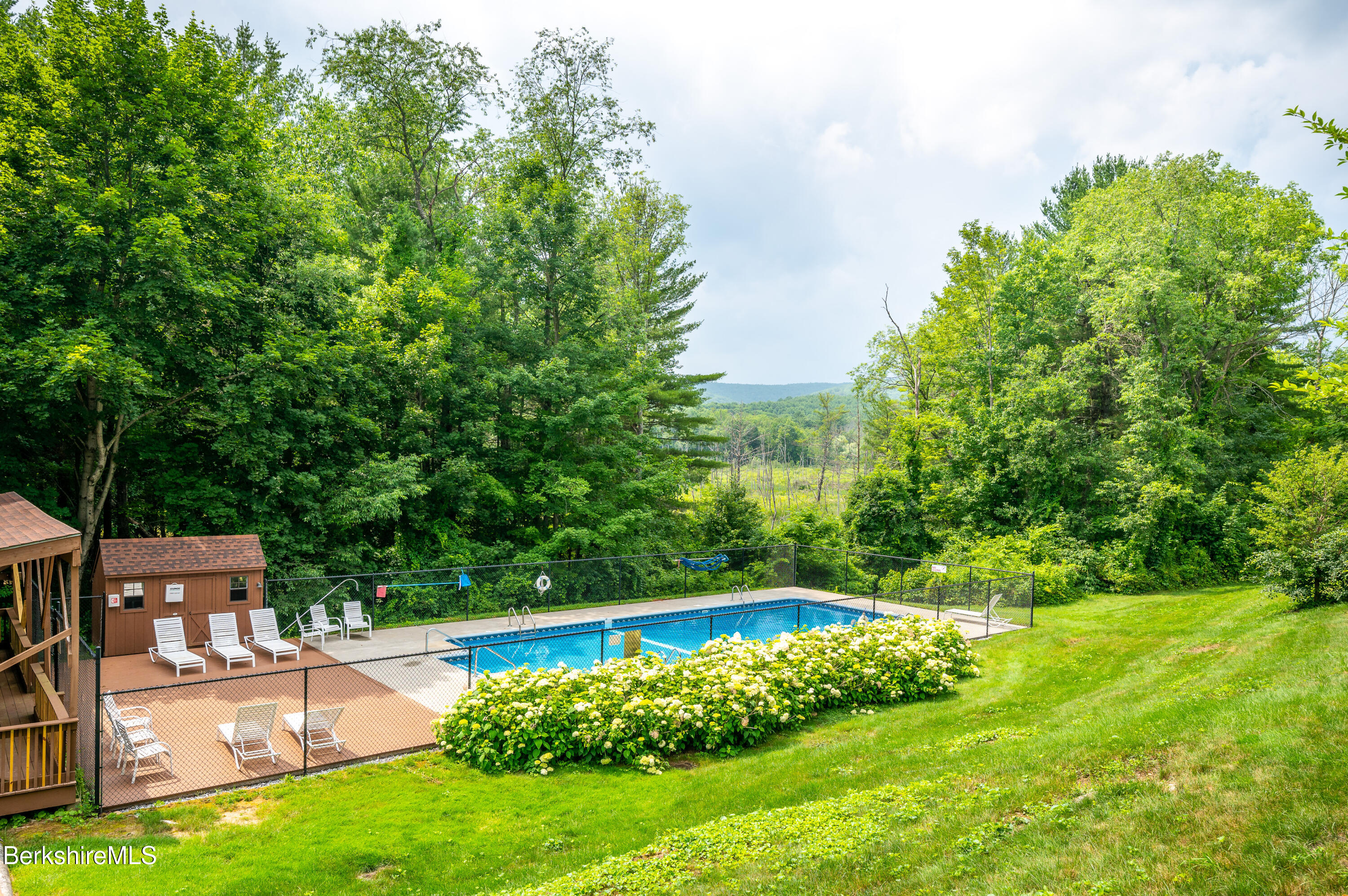 64 Churchill Crest