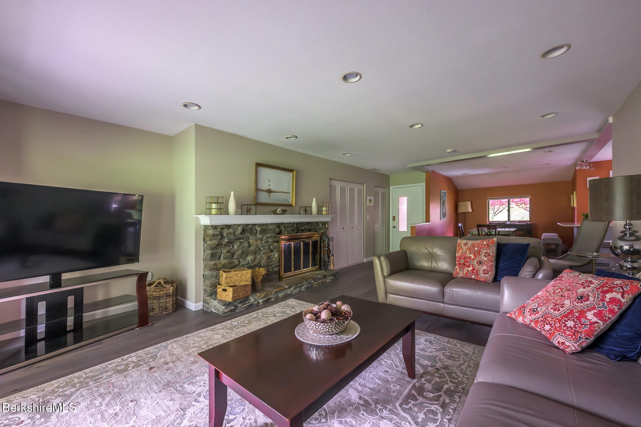 64 Churchill Crest