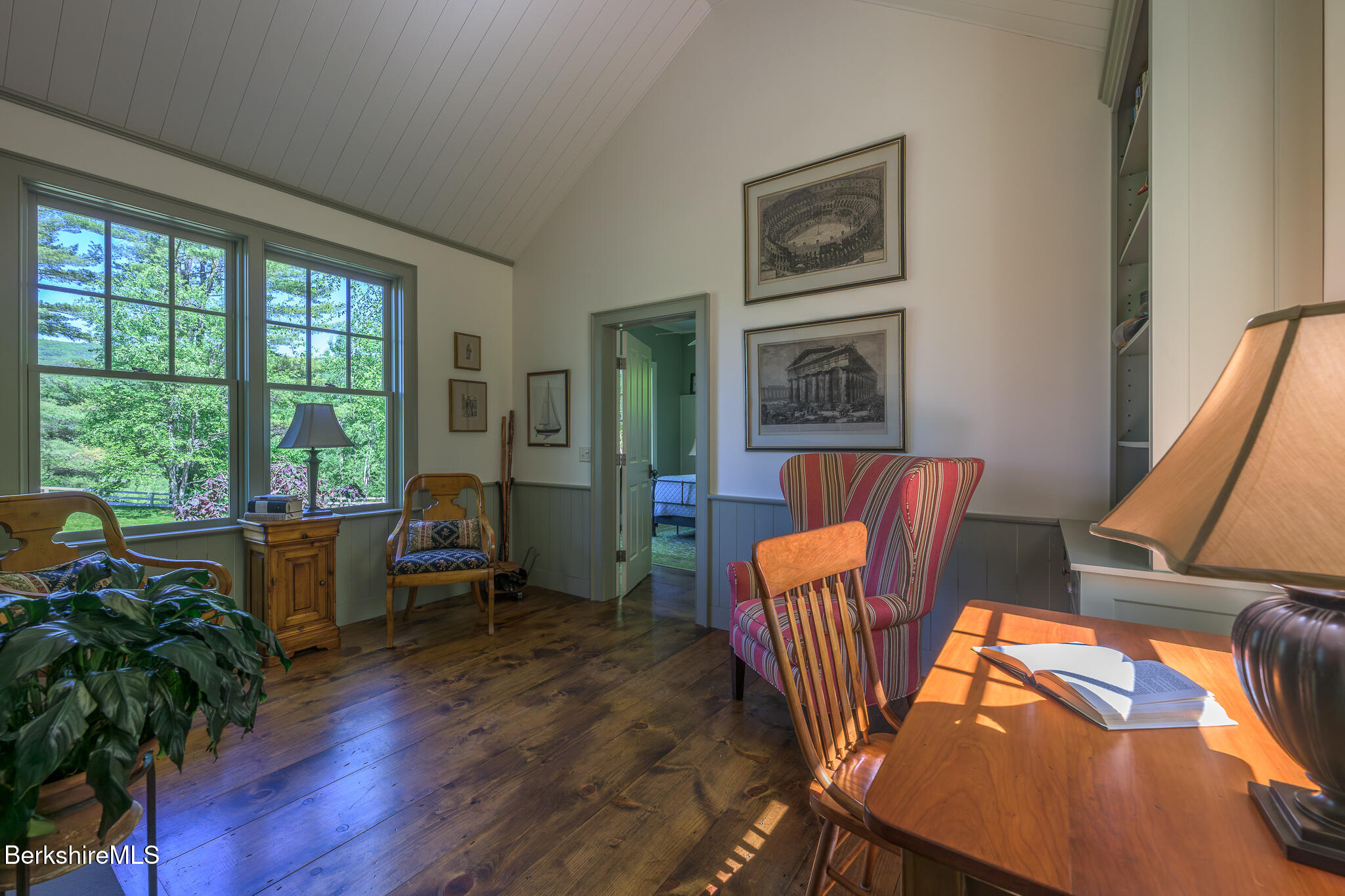 233 Monument Valley Rd