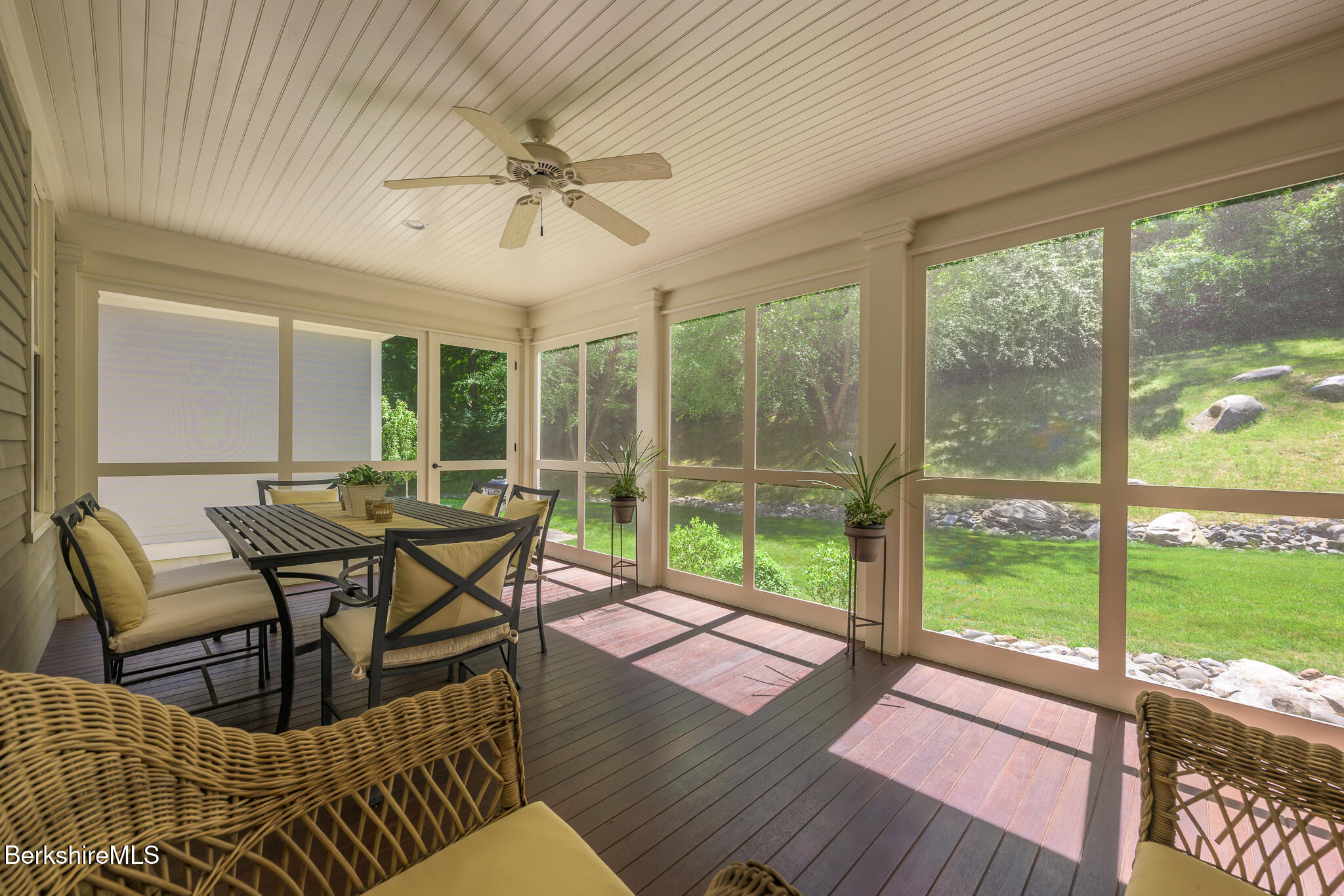 233 Monument Valley Rd