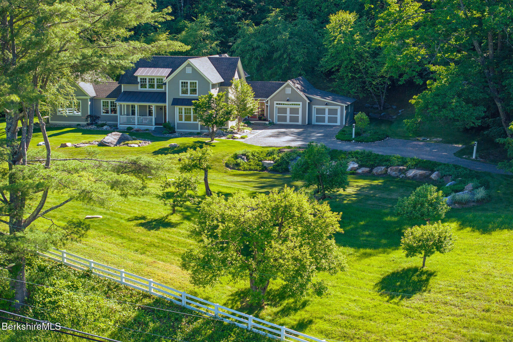 233 Monument Valley Rd