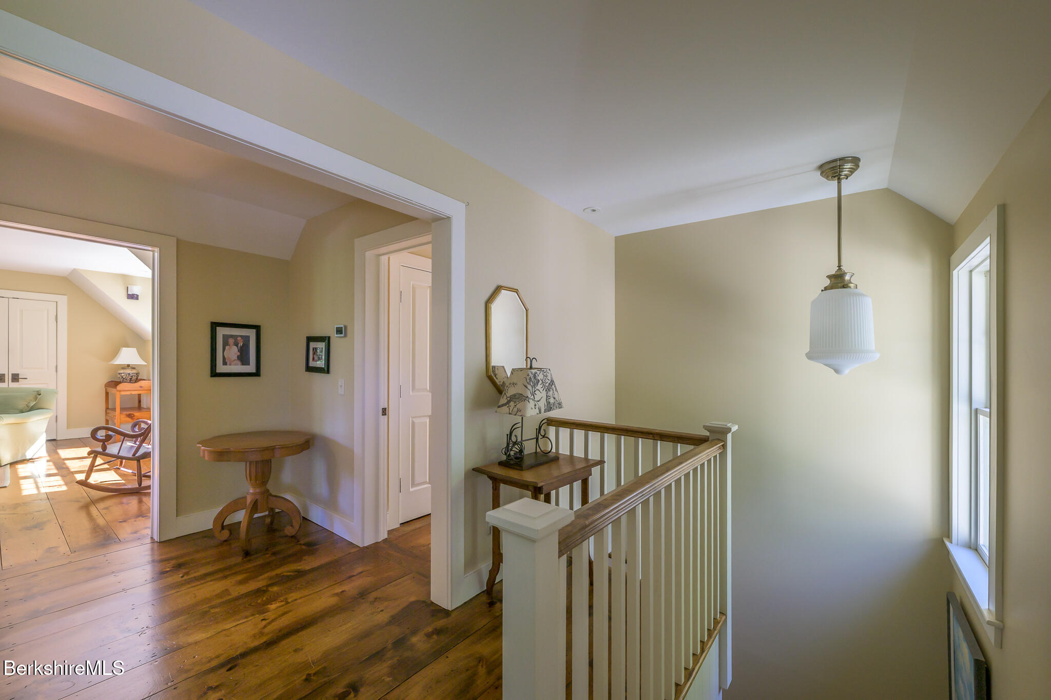 233 Monument Valley Rd
