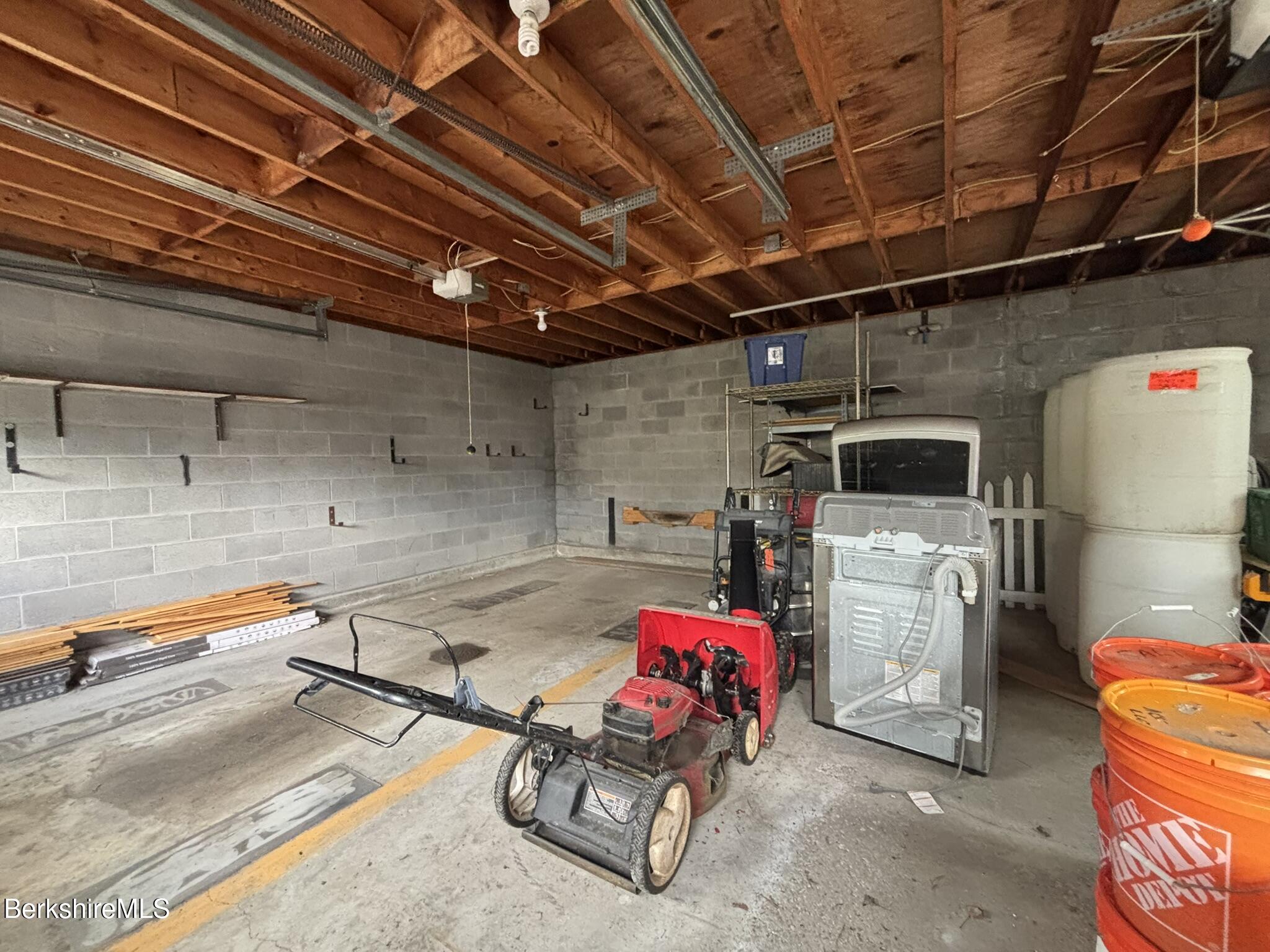 319 Fenn St