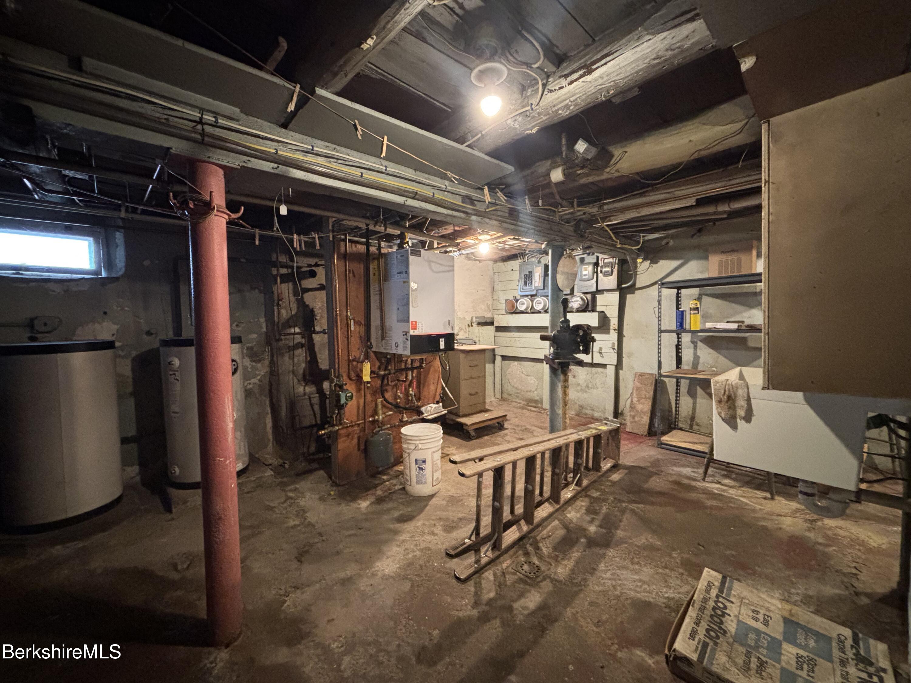 319 Fenn St