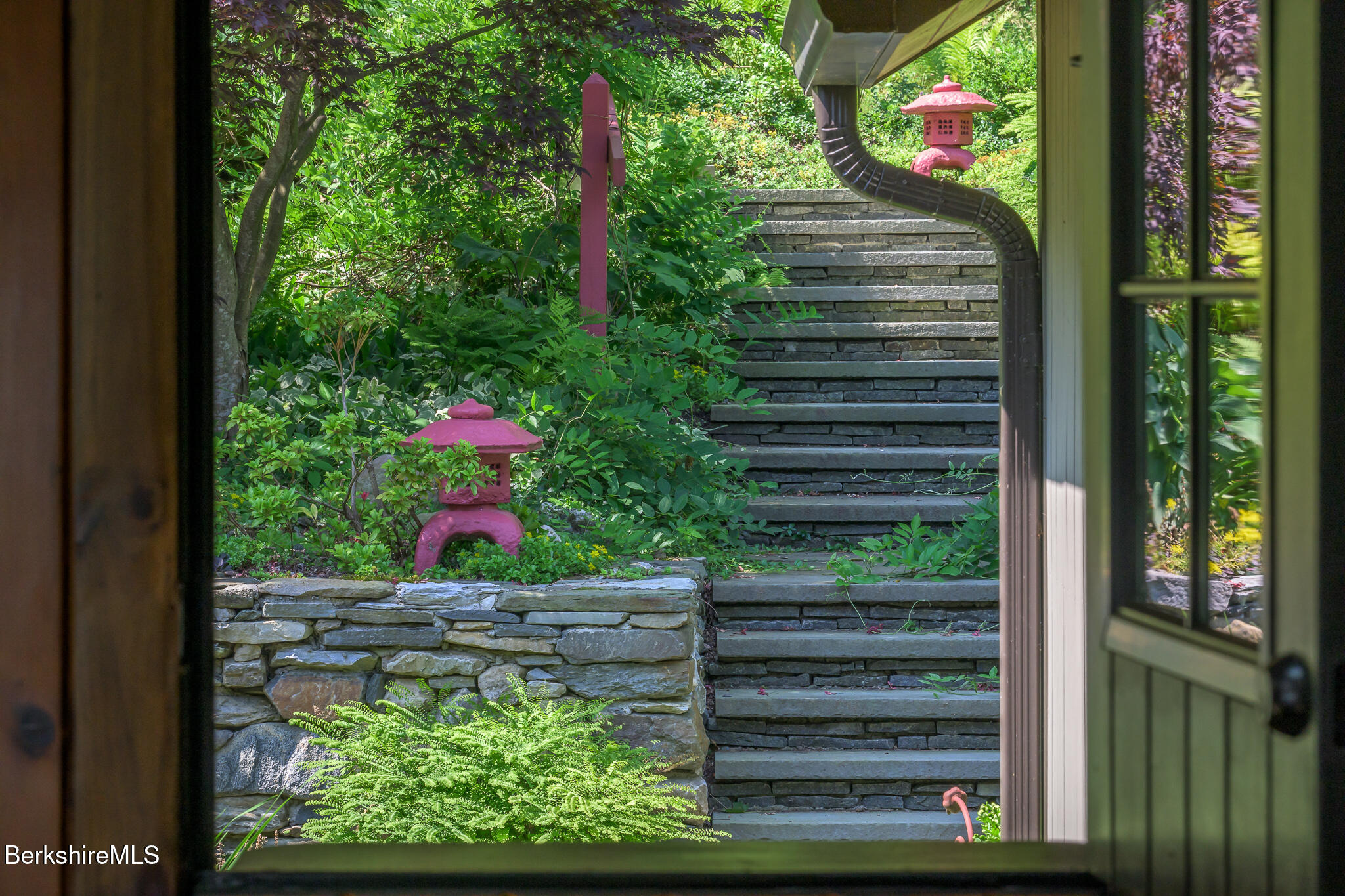 39 Pine Crest Cross Rd