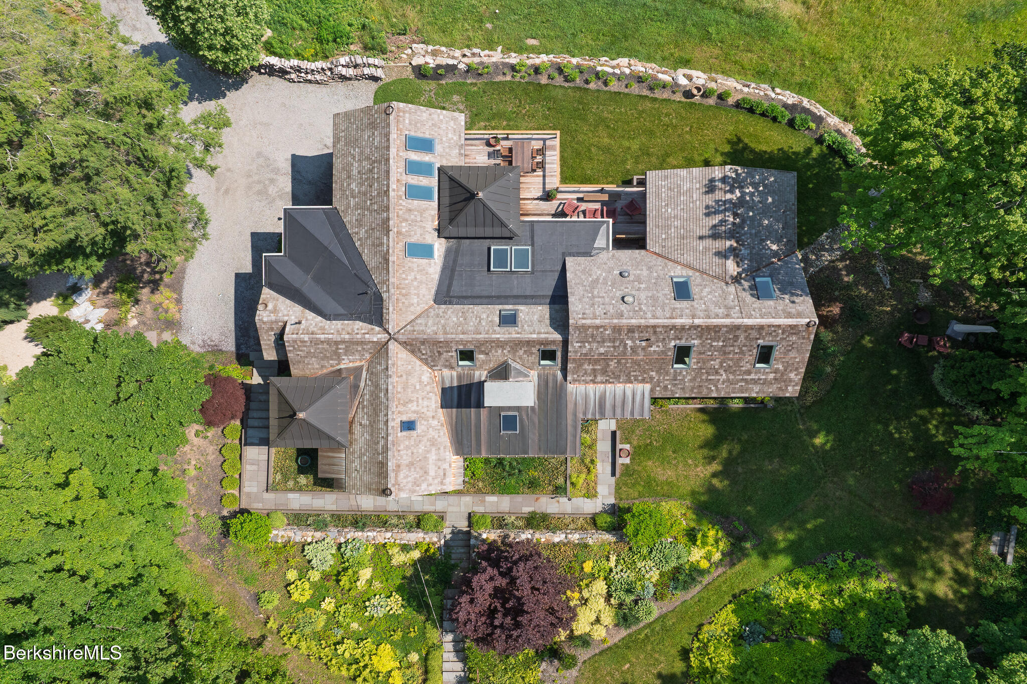 39 Pine Crest Cross Rd