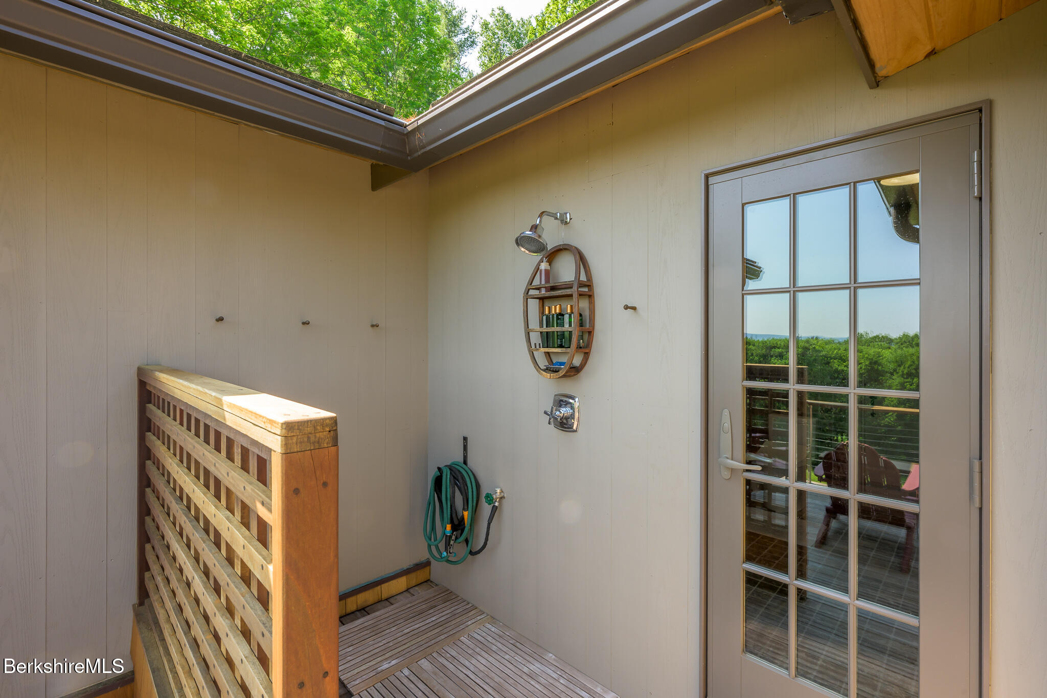 39 Pine Crest Cross Rd