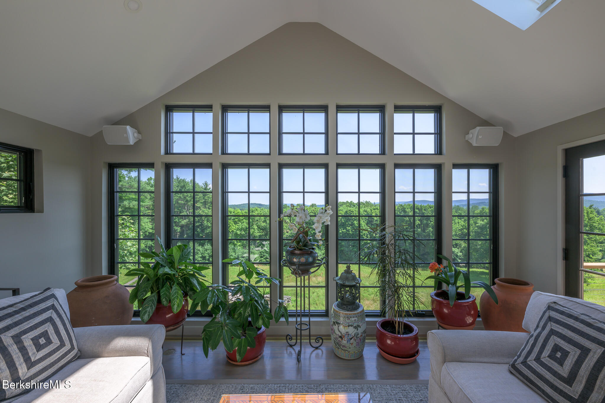 39 Pine Crest Cross Rd