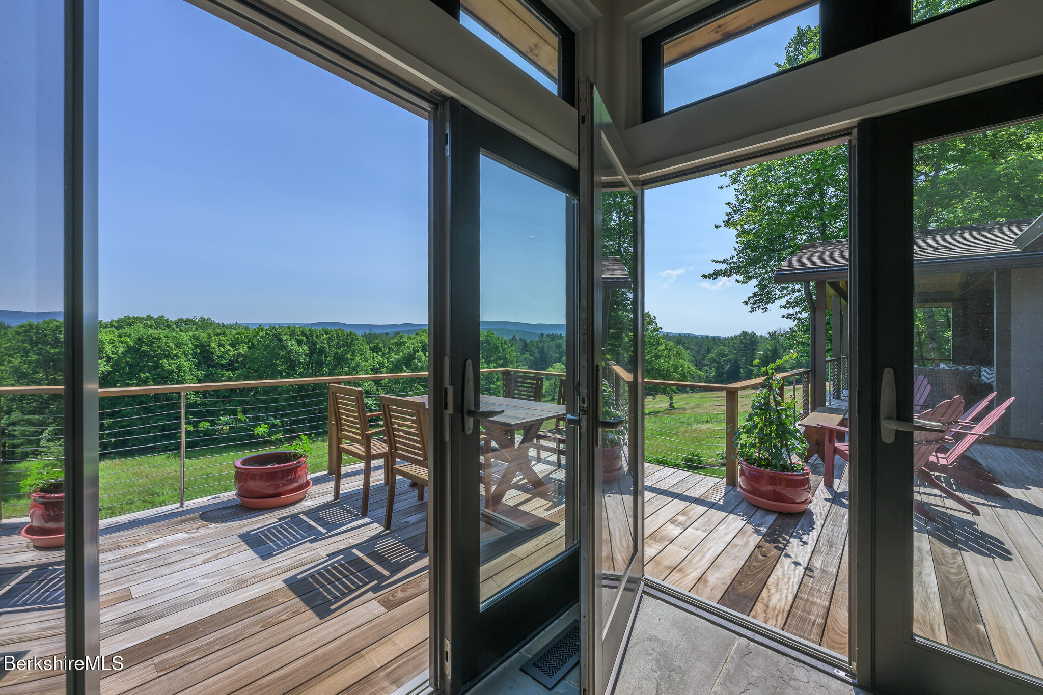 39 Pine Crest Cross Rd
