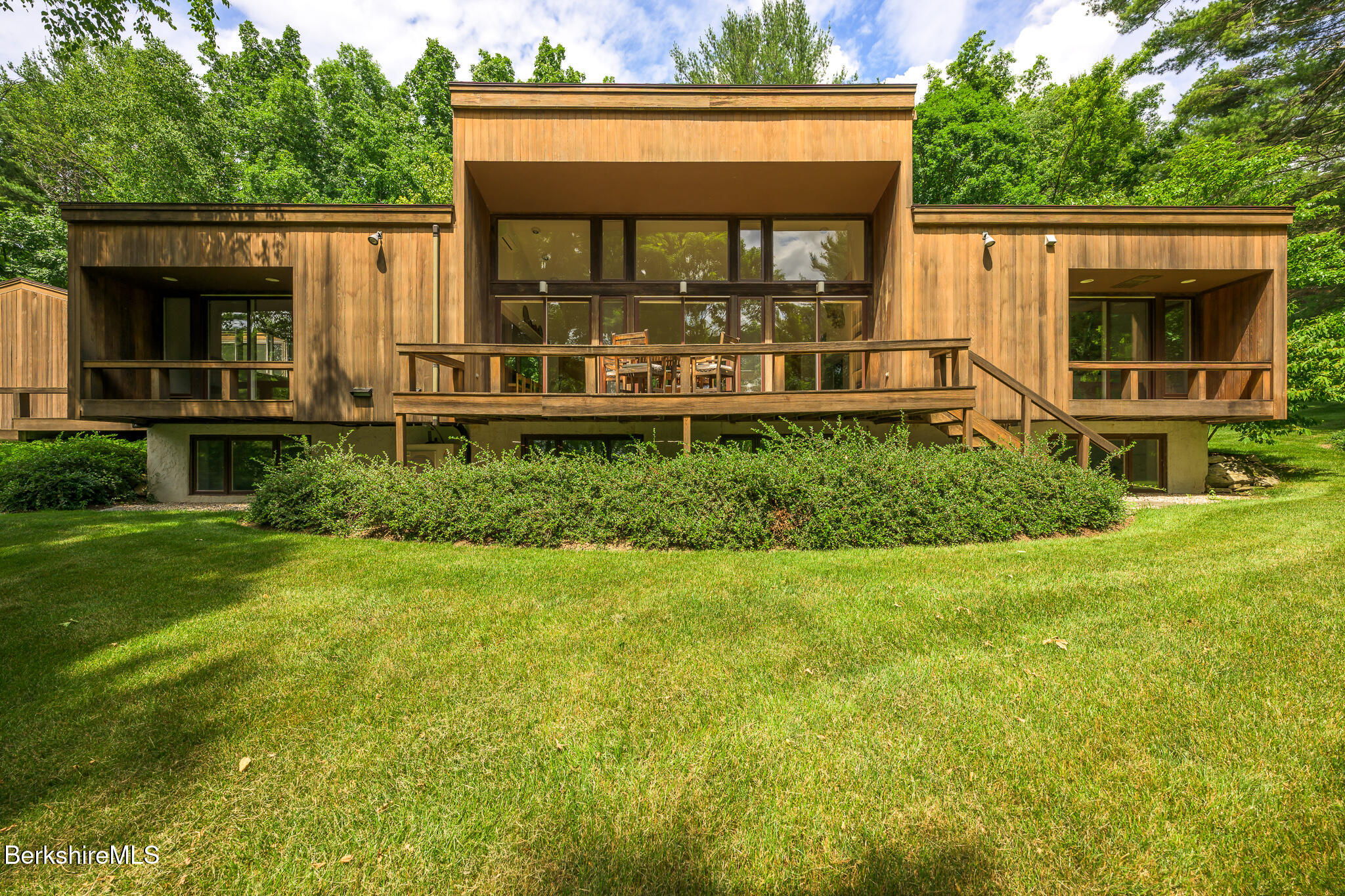 699 Hartsville New Marlboro Rd