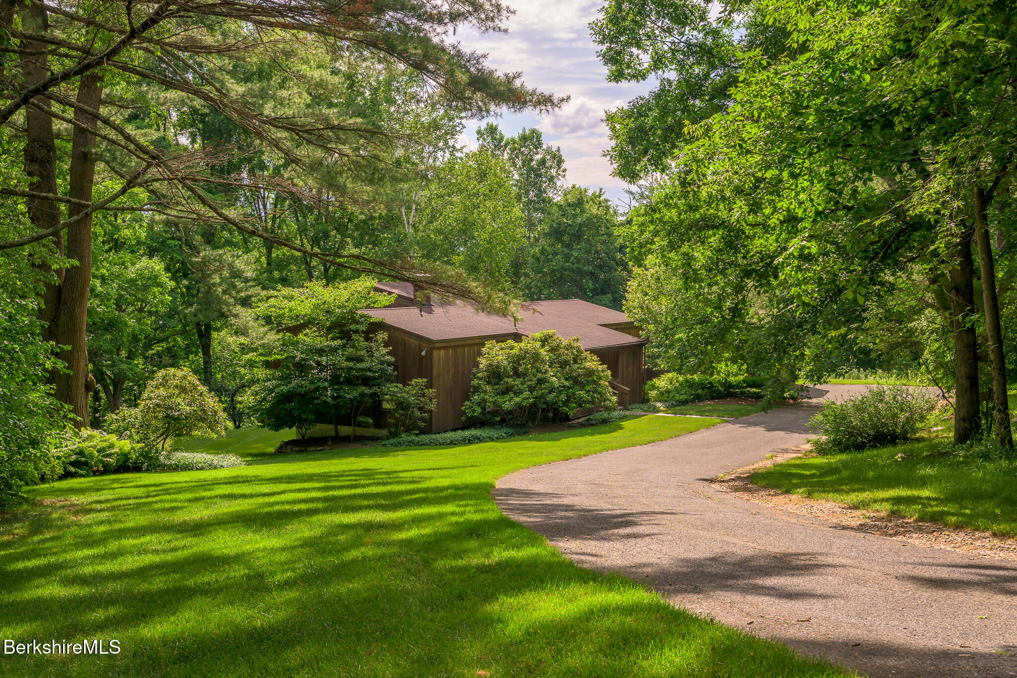 699 Hartsville New Marlboro Rd