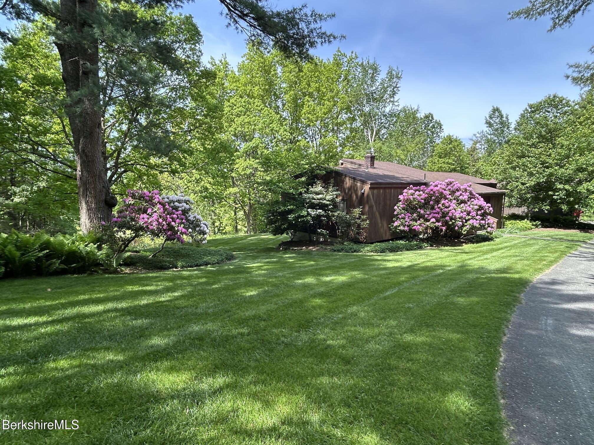 699 Hartsville New Marlboro Rd