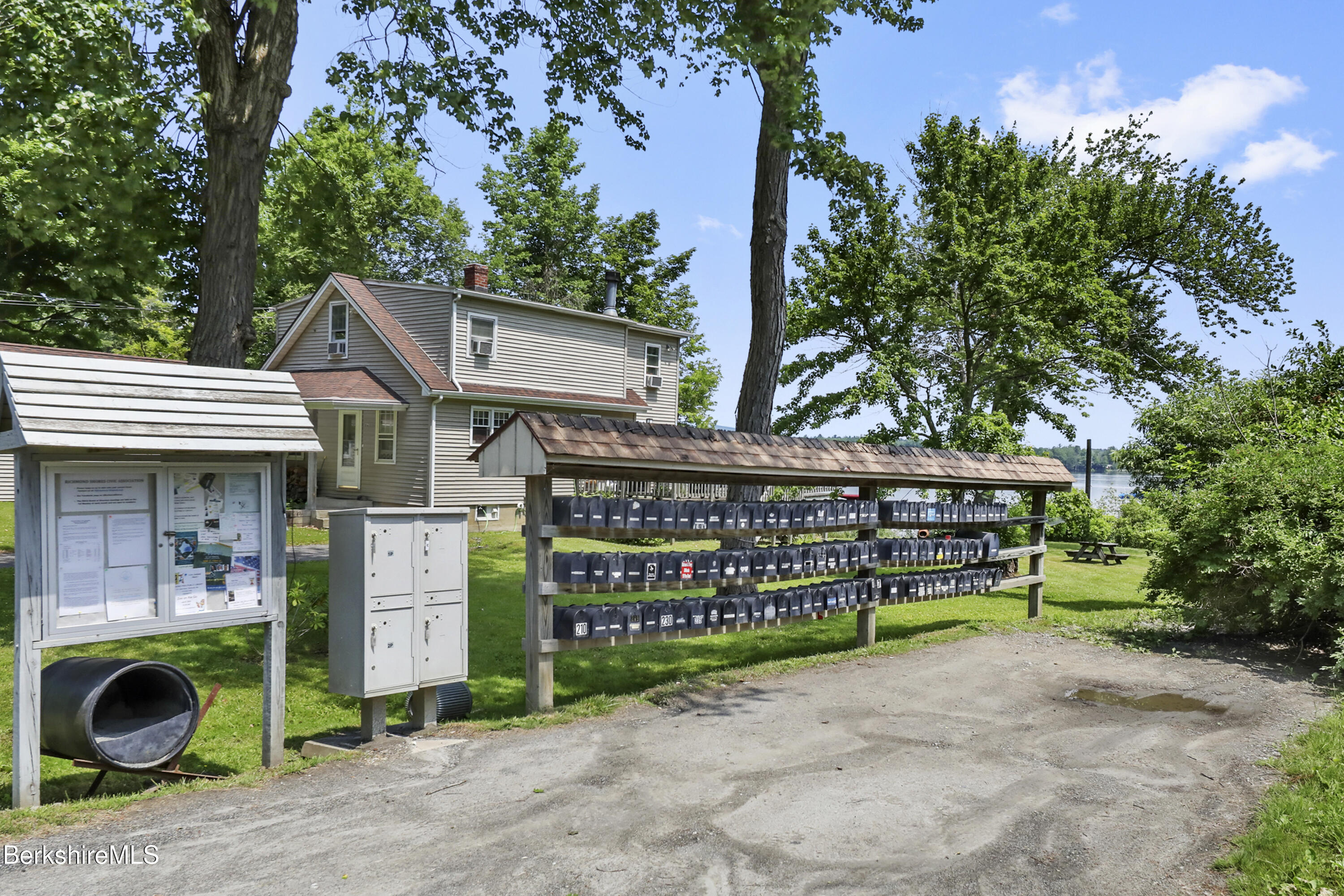 160 Chestnut Rd